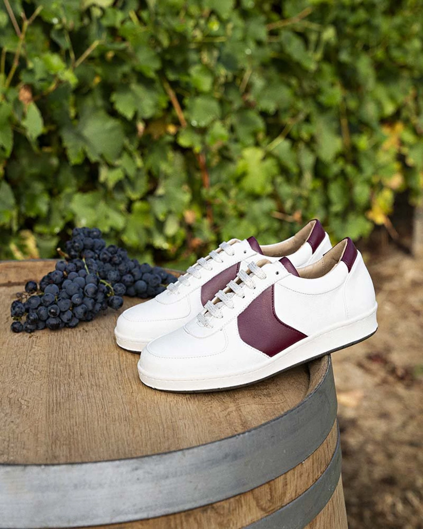 Minuit Sur Terre Herren vegan Sneaker Cepage Merlot Weiß/Burgunderrot – Ansicht 2