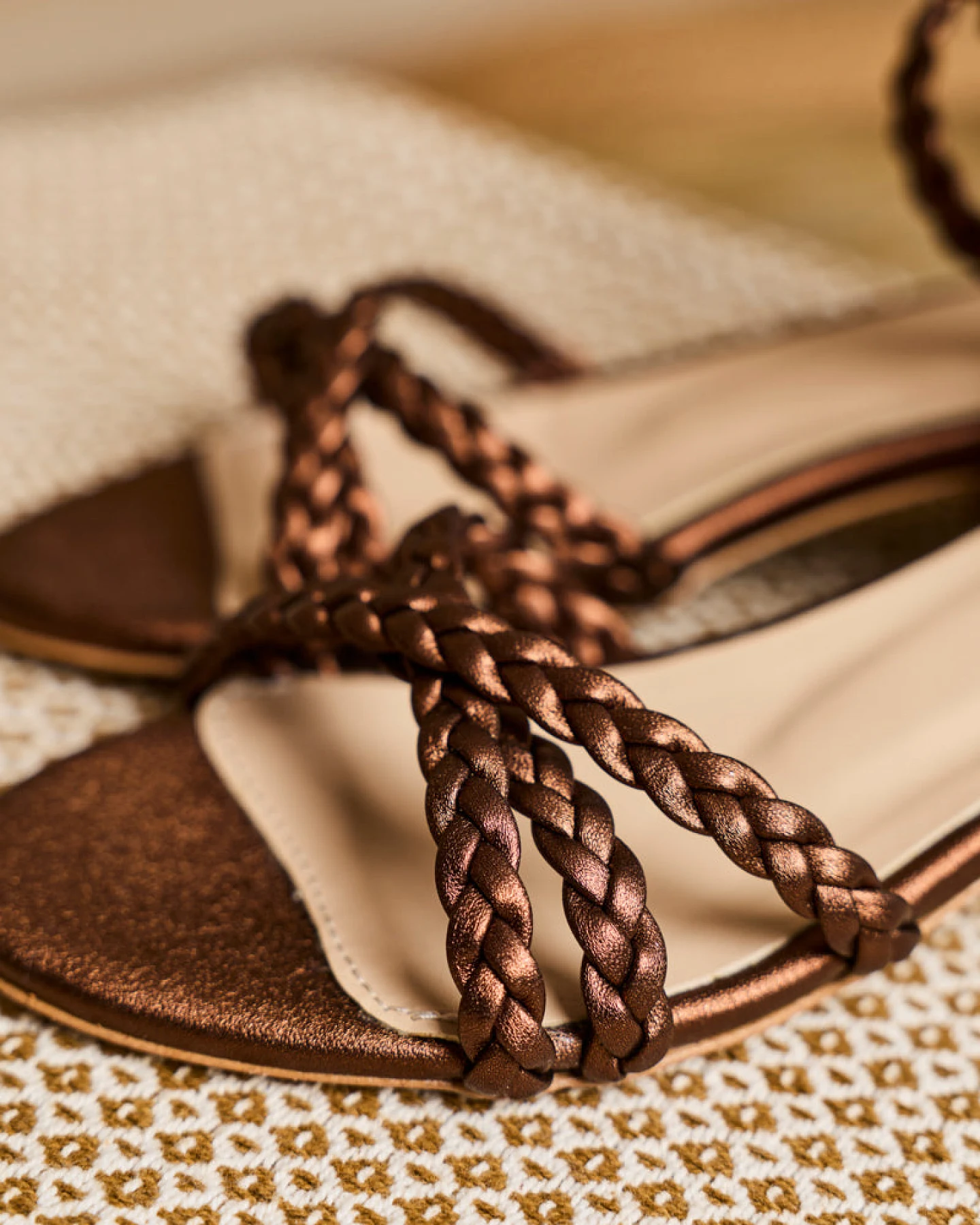 Minuit Sur Terre Damen vegan Sandalen Yselis Bronze – Ansicht 2