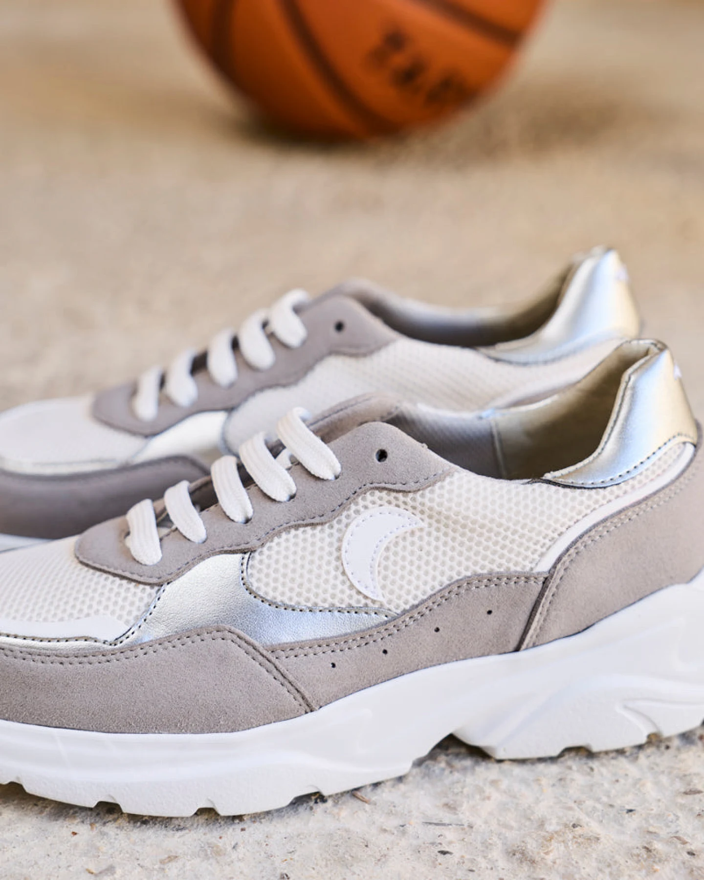 Minuit Sur Terre Damen vegan Sneaker Nuvia Silber – Ansicht 2