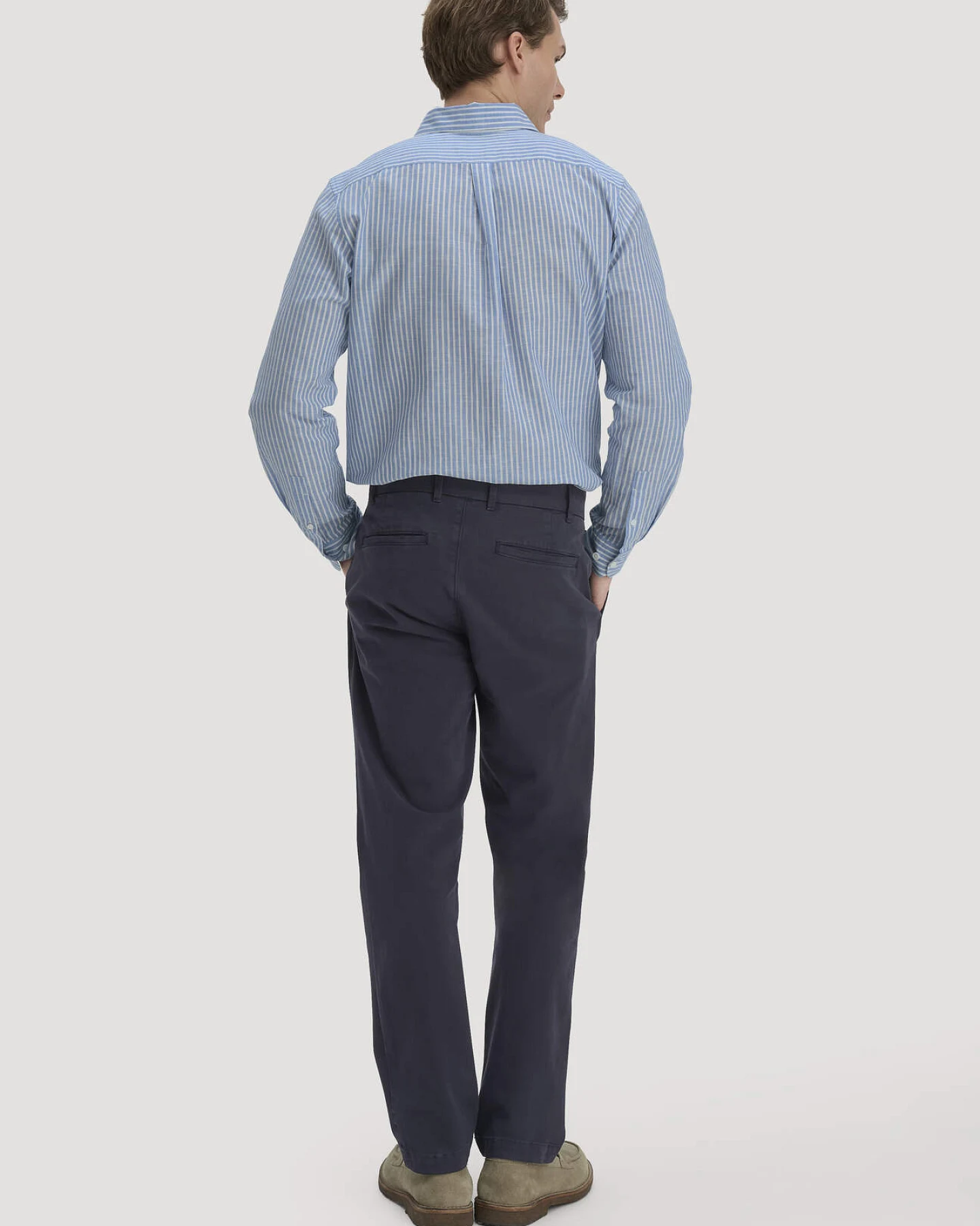hessnatur Herren Chino LENN Regular aus Bio-Baumwolle - blau - Größe 31/30 – Ansicht 2