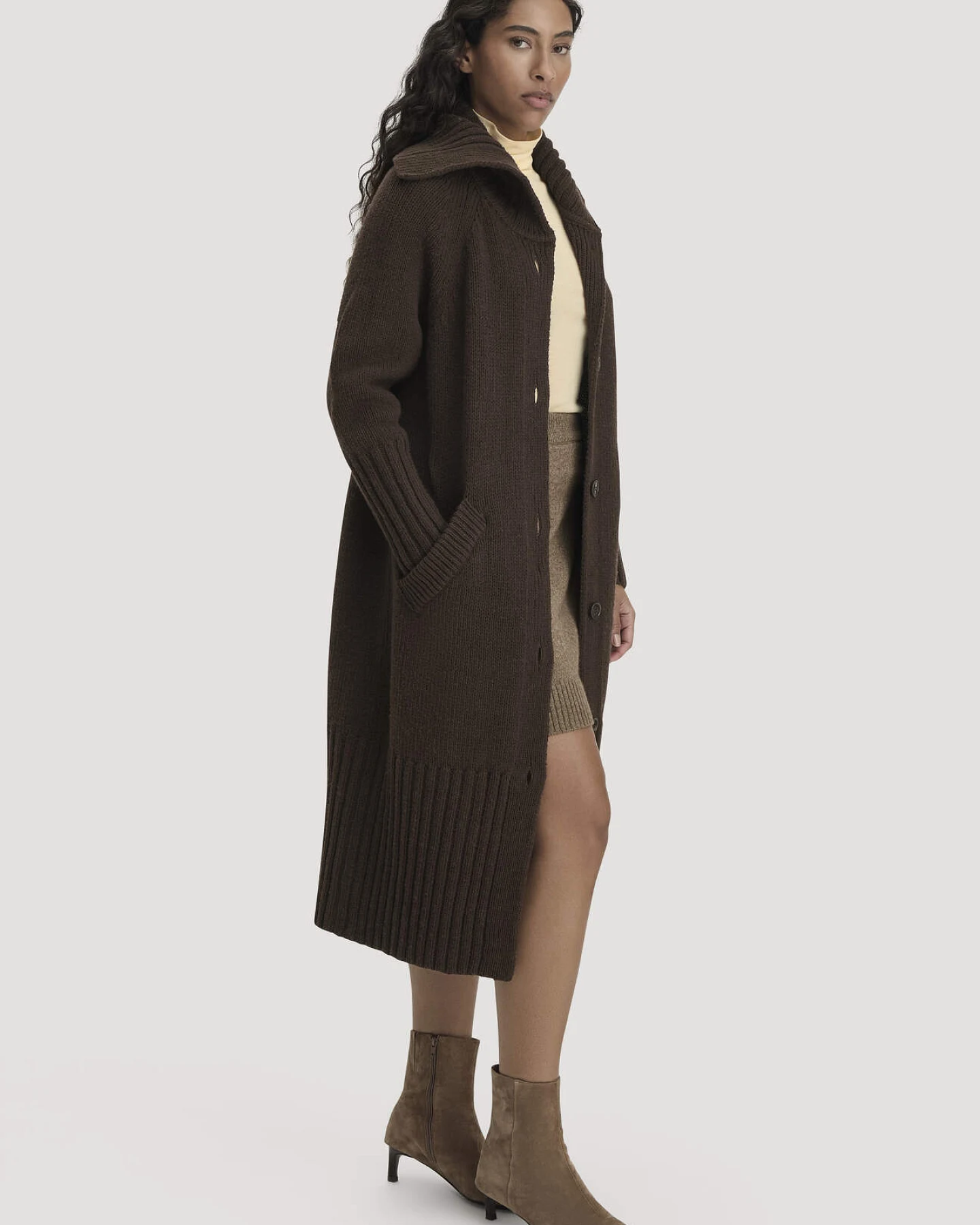 hessnatur Damen Strickmantel Relaxed aus Rhönwolle - braun - Größe L – Ansicht 4