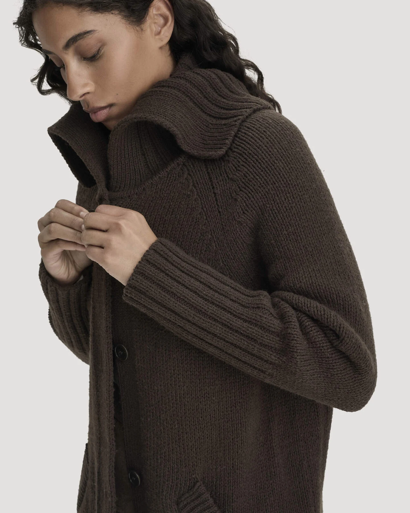 hessnatur Damen Strickmantel Relaxed aus Rhönwolle - braun - Größe XXL – Ansicht 3