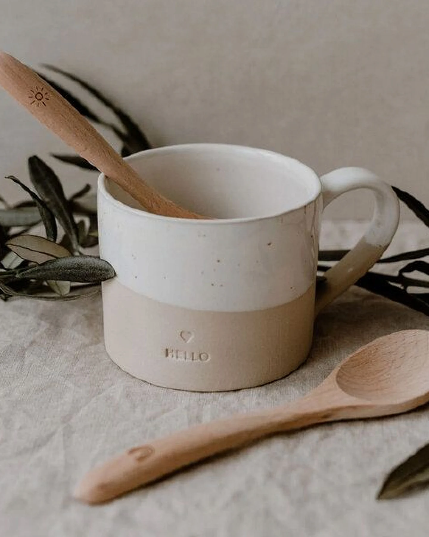 Eulenschnitt Tasse aus Steingut, Handarbeit – Ansicht 2