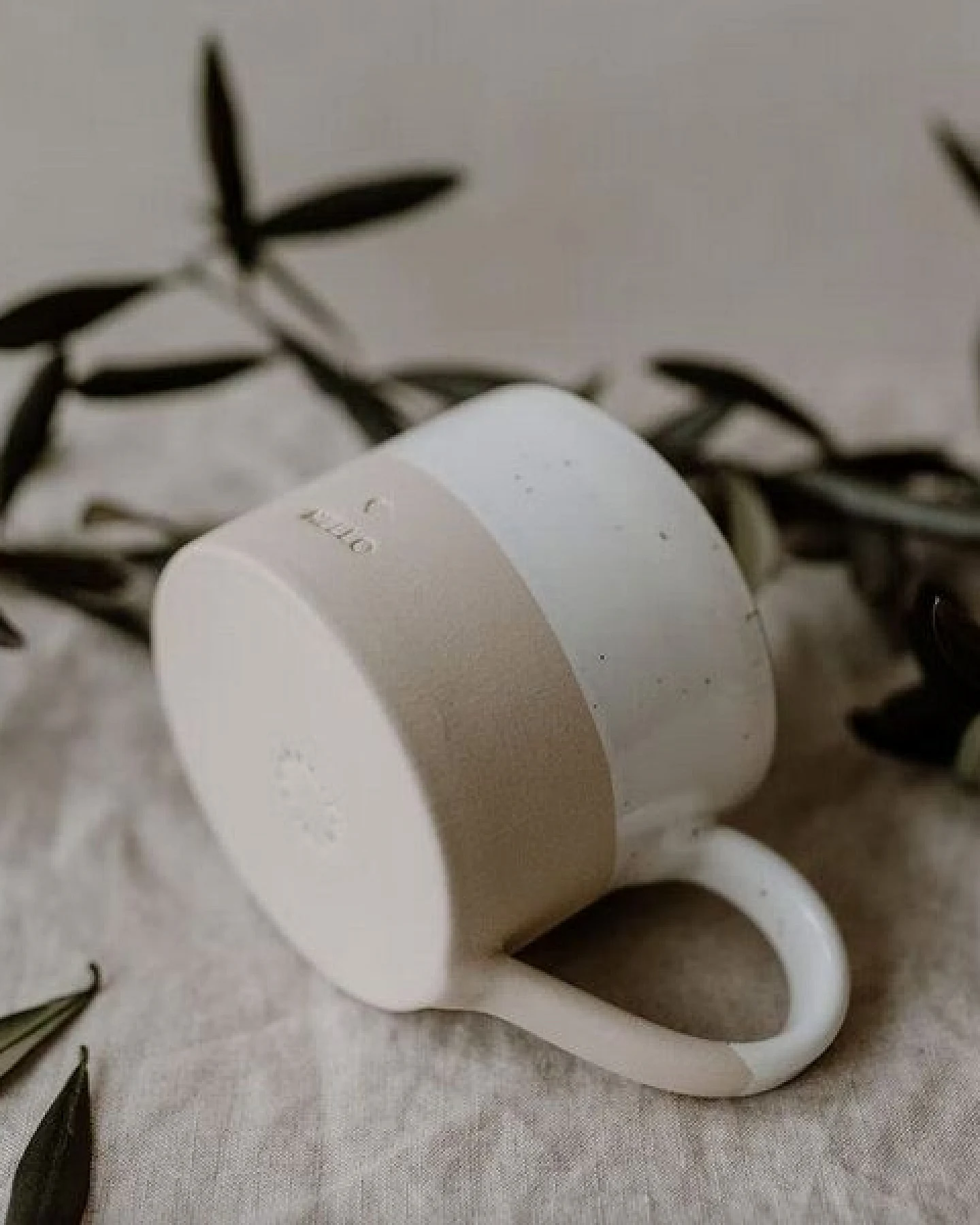 Eulenschnitt Tasse aus Steingut, Handarbeit – Ansicht 3