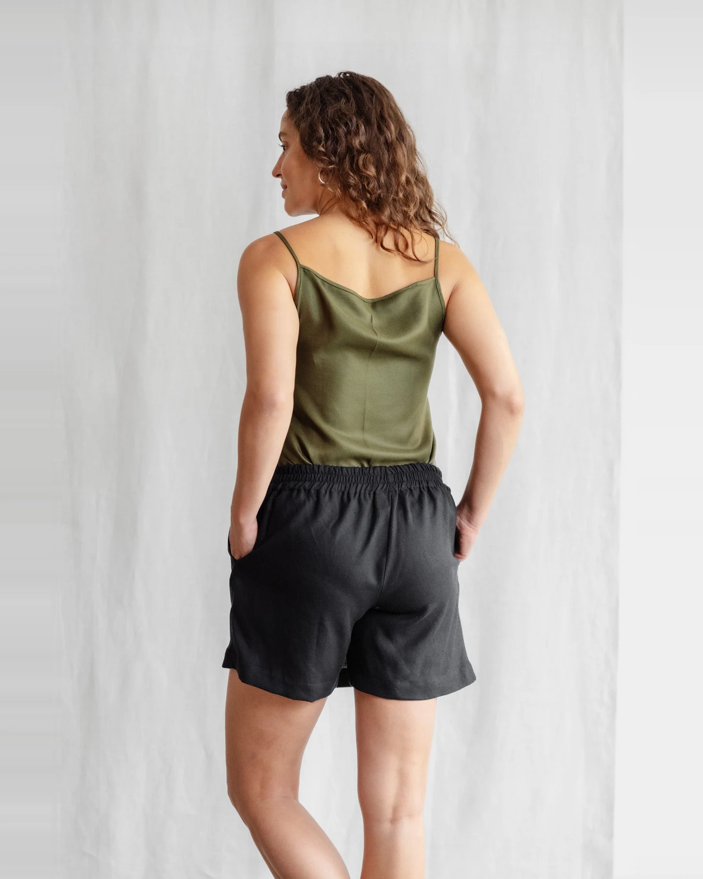 Jyoti - Fair Works Damen vegan Skort SafIYA Schwarz – Ansicht 2