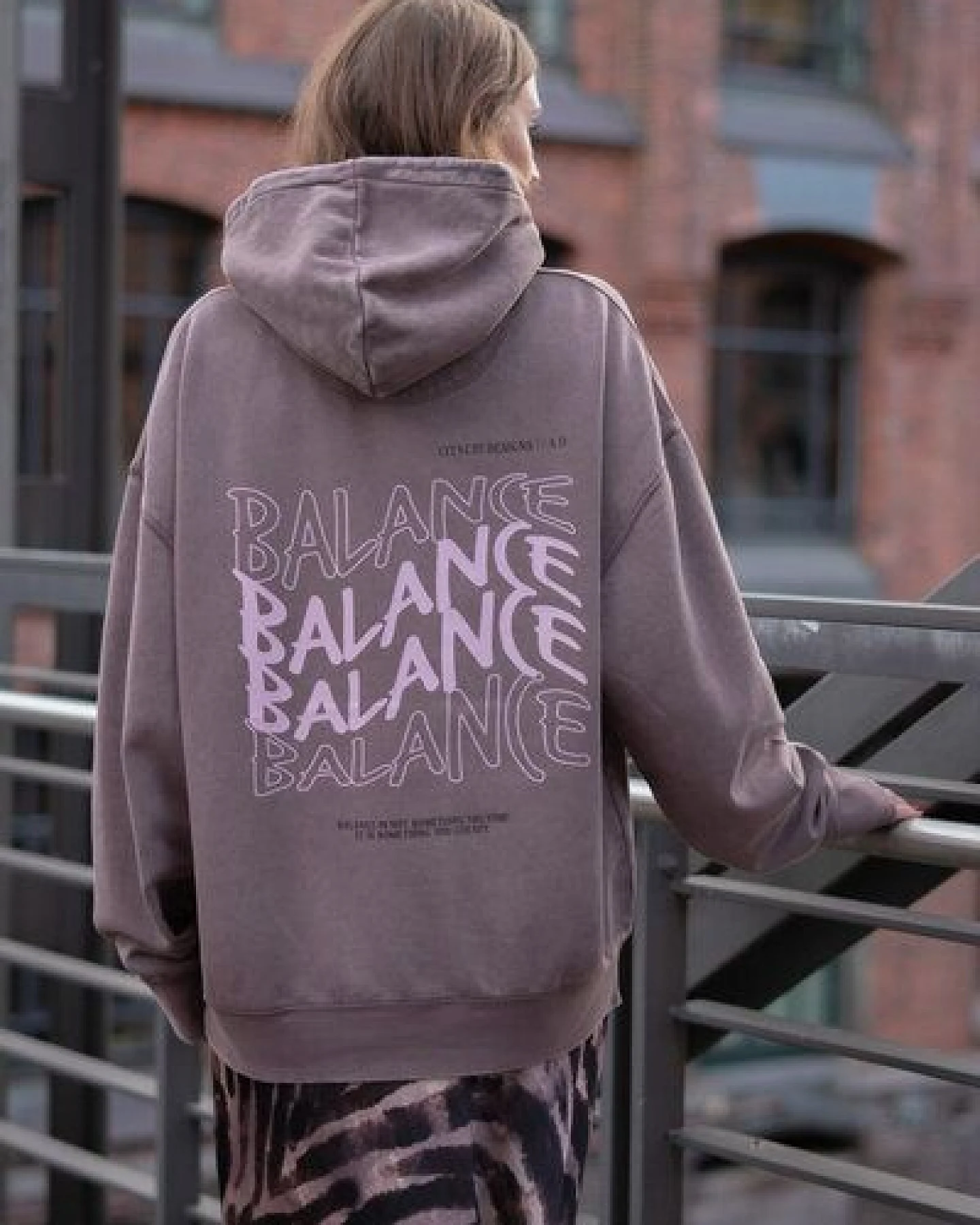 LITSCHI DESIGNS BALANCE HOODIE VINTAGE – Ansicht 2