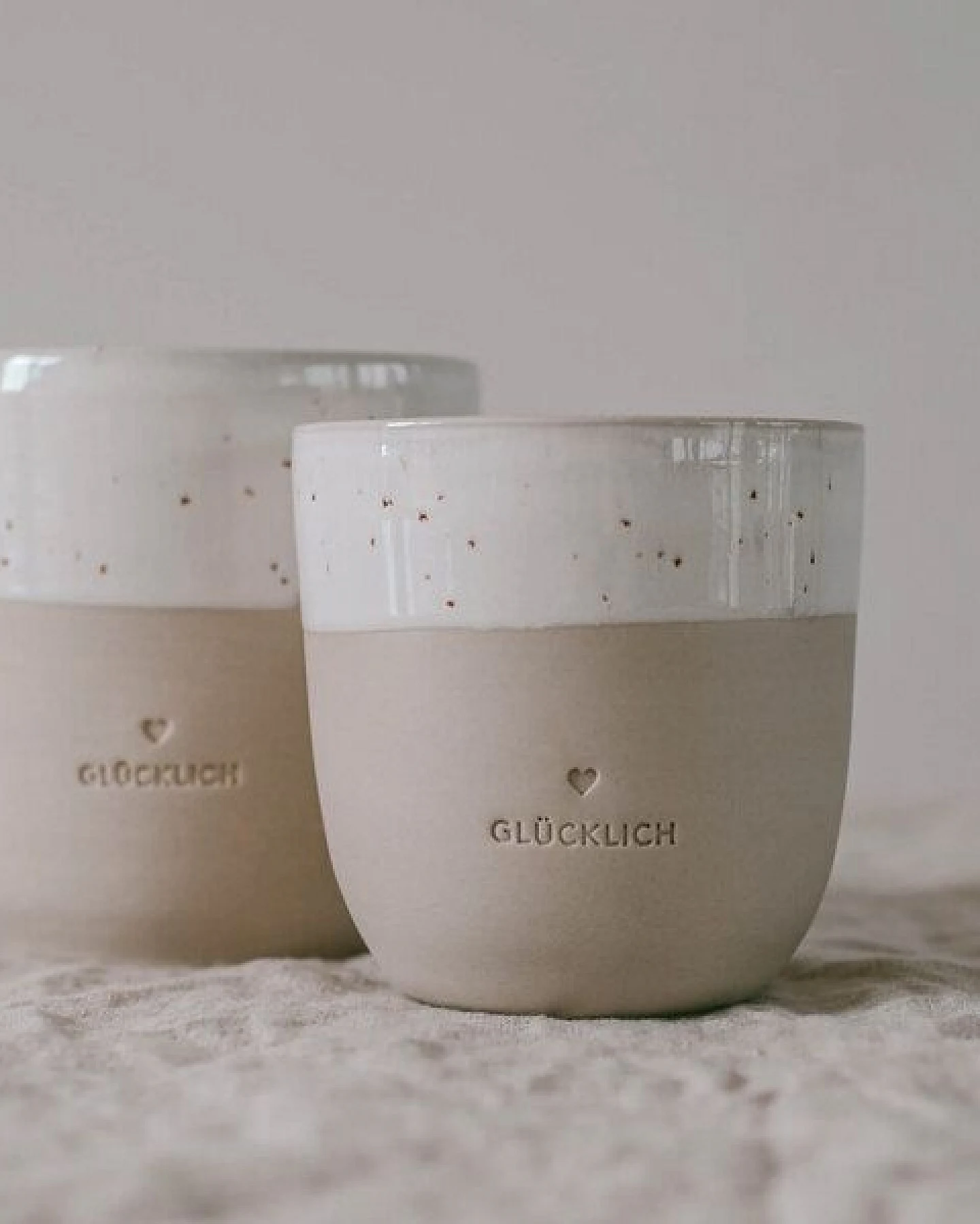 Eulenschnitt Kleiner Becher aus Steingut, Handarbeit – Ansicht 2