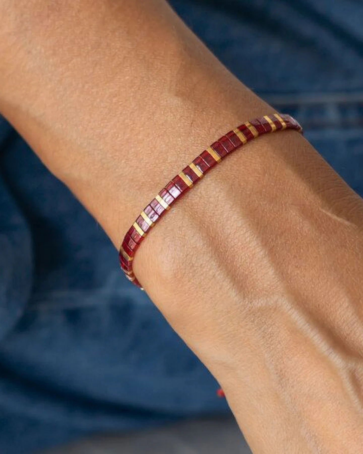 juni Rotes Armband Golden Garnet - handgemacht in Deutschland – Ansicht 2