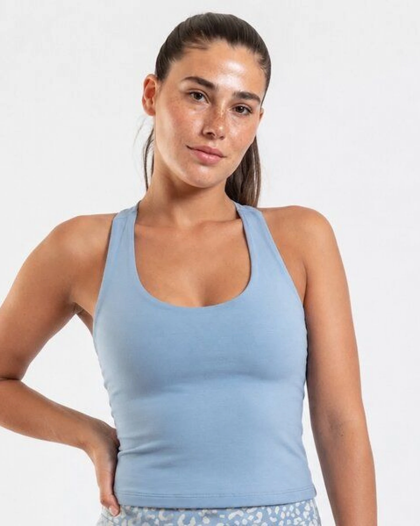 Orbasics Racerback-Top Stoneblue – doppellagiges Tanktop aus Bio-Baumwolle – Ansicht 2
