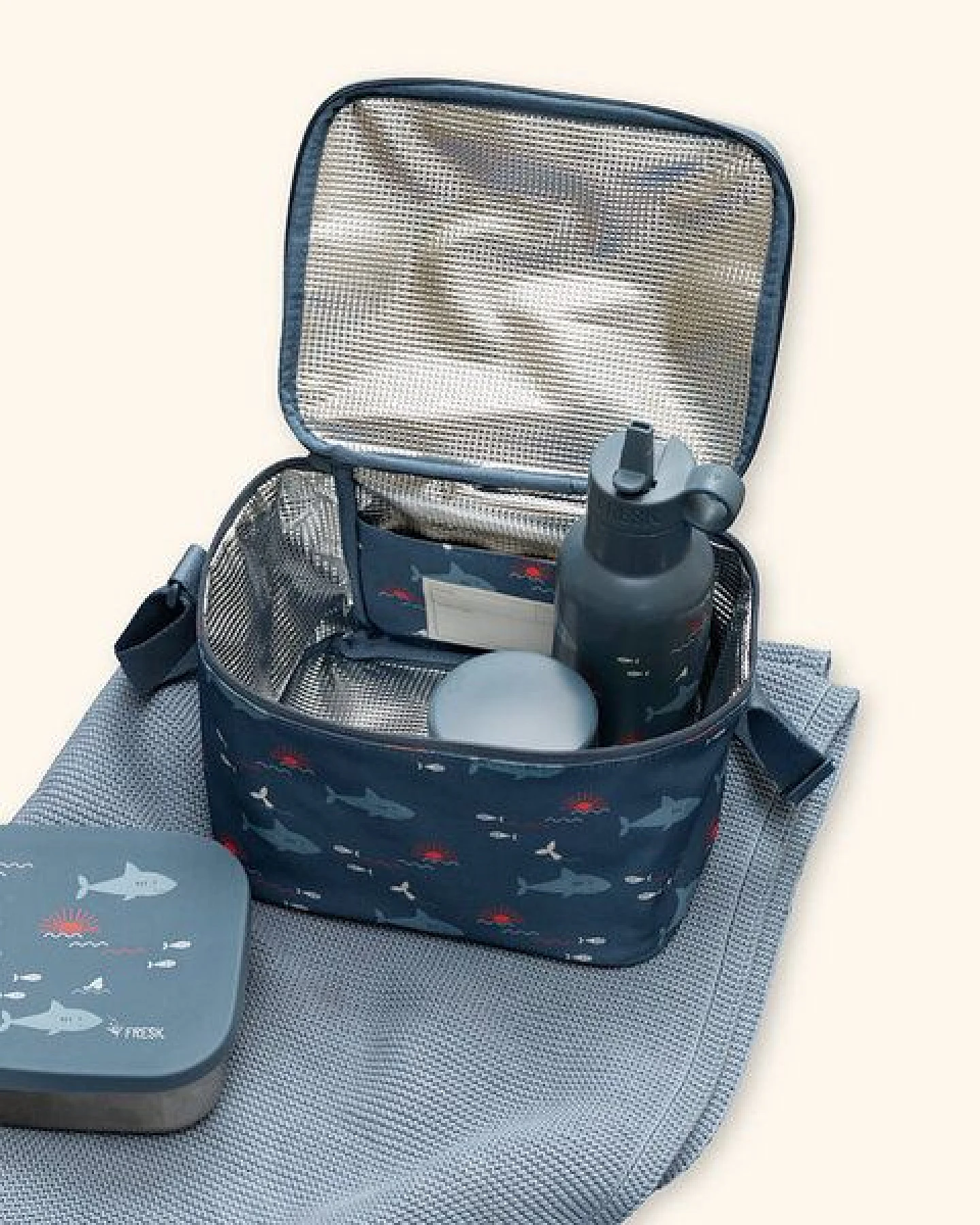 Fresk Kühltasche groß – 22 × 17 × 15 cm, mit Schultergurt und Namensschild – Ansicht 2