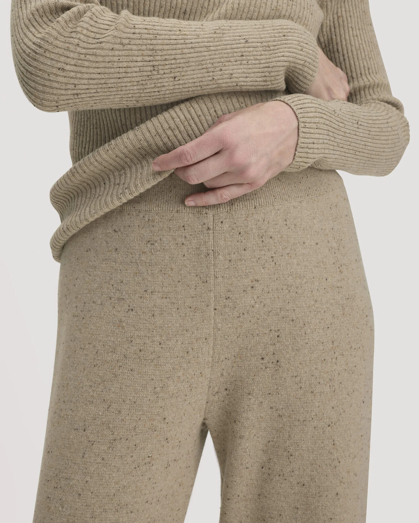 hessnatur Damen Strickhose Relaxed aus Bio-Baumwolle und recycelter Wolle - beige - Größe L – Ansicht 3