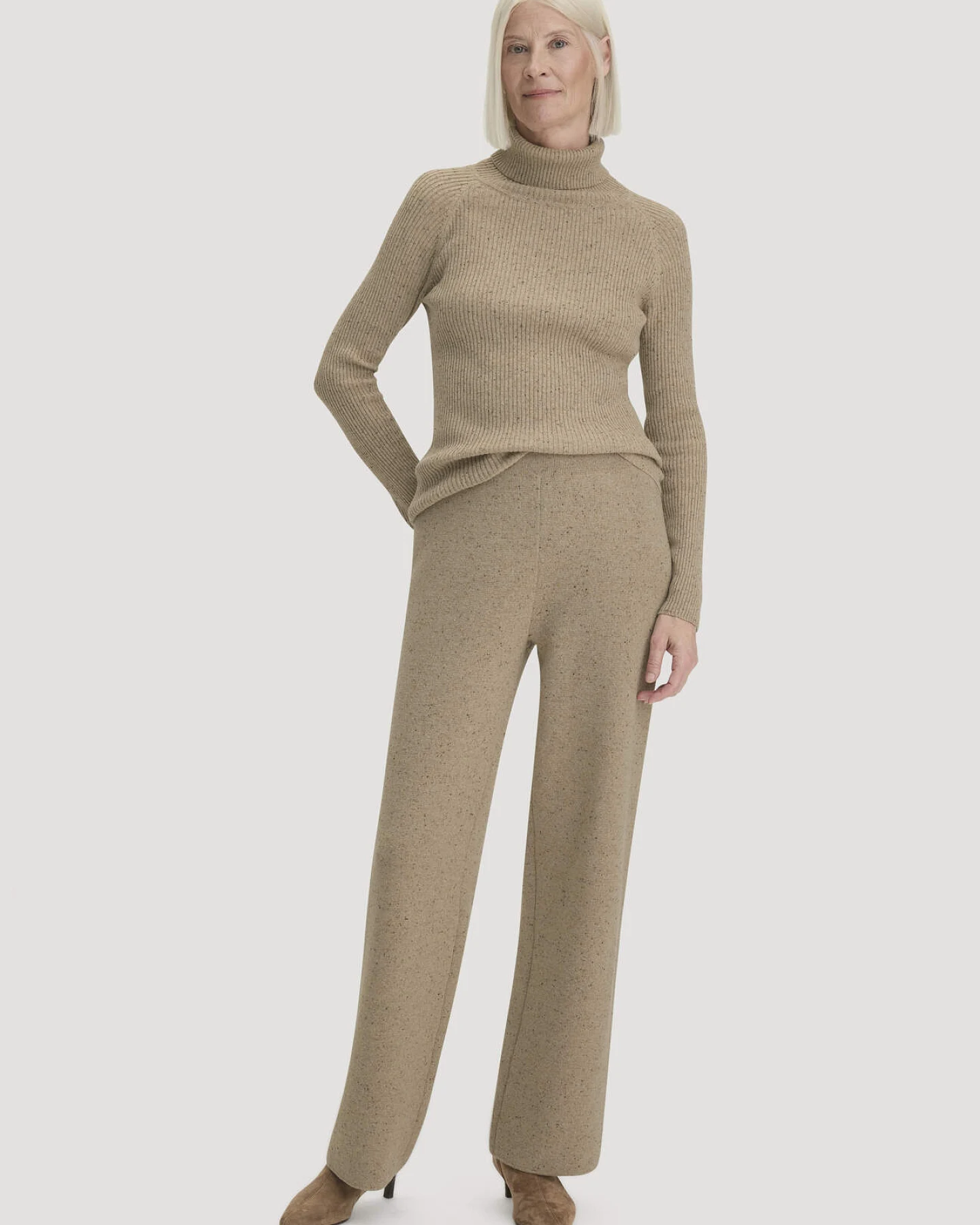 hessnatur Damen Strickhose Relaxed aus Bio-Baumwolle und recycelter Wolle - beige - Größe L – Ansicht 4