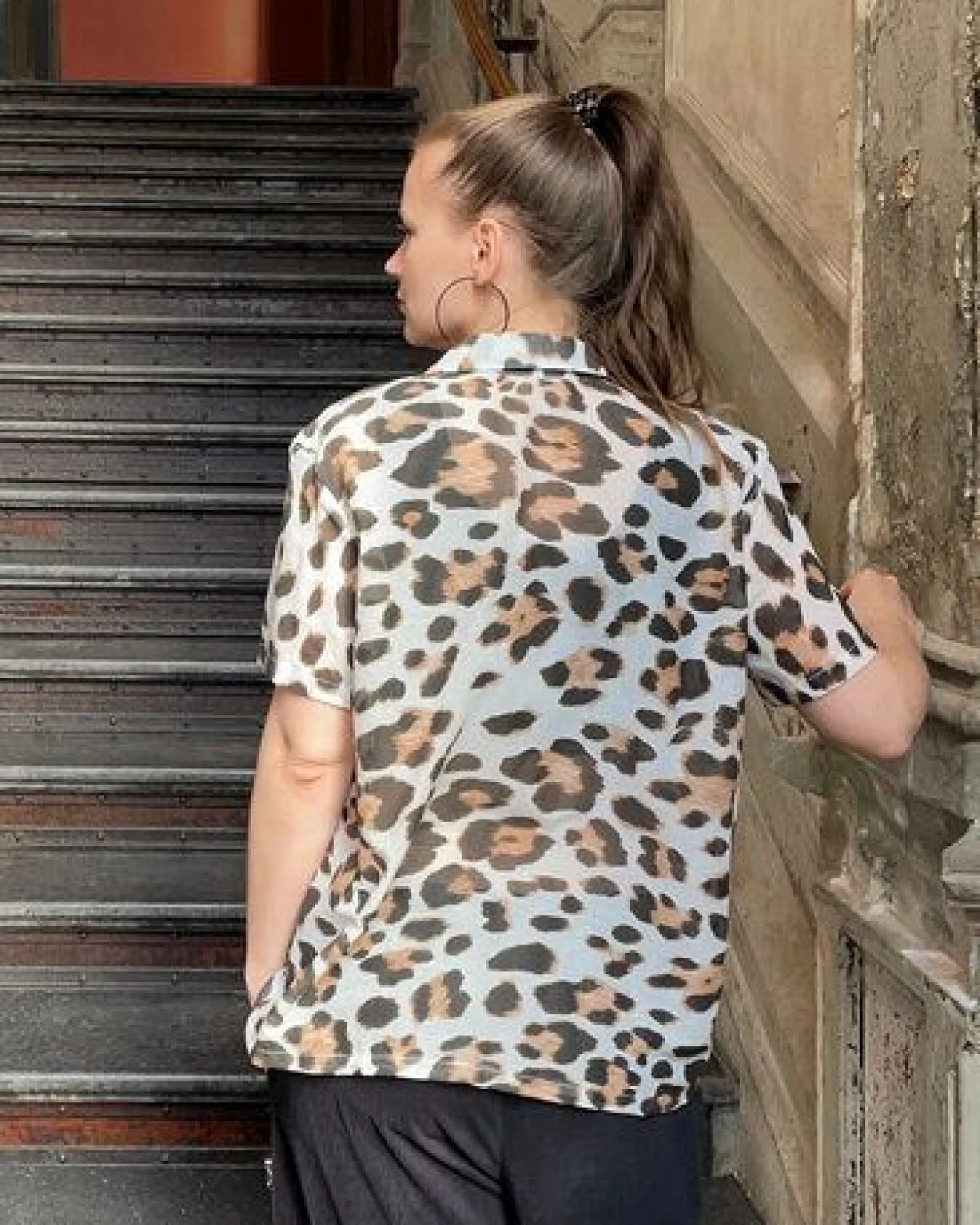 Golden Circle Clothing Kurzärmlige Bluse aus Baumwoll-Voile – Ansicht 2