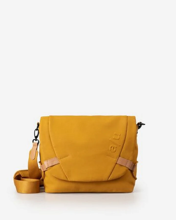 aunts & uncles Messenger Bag Sendai