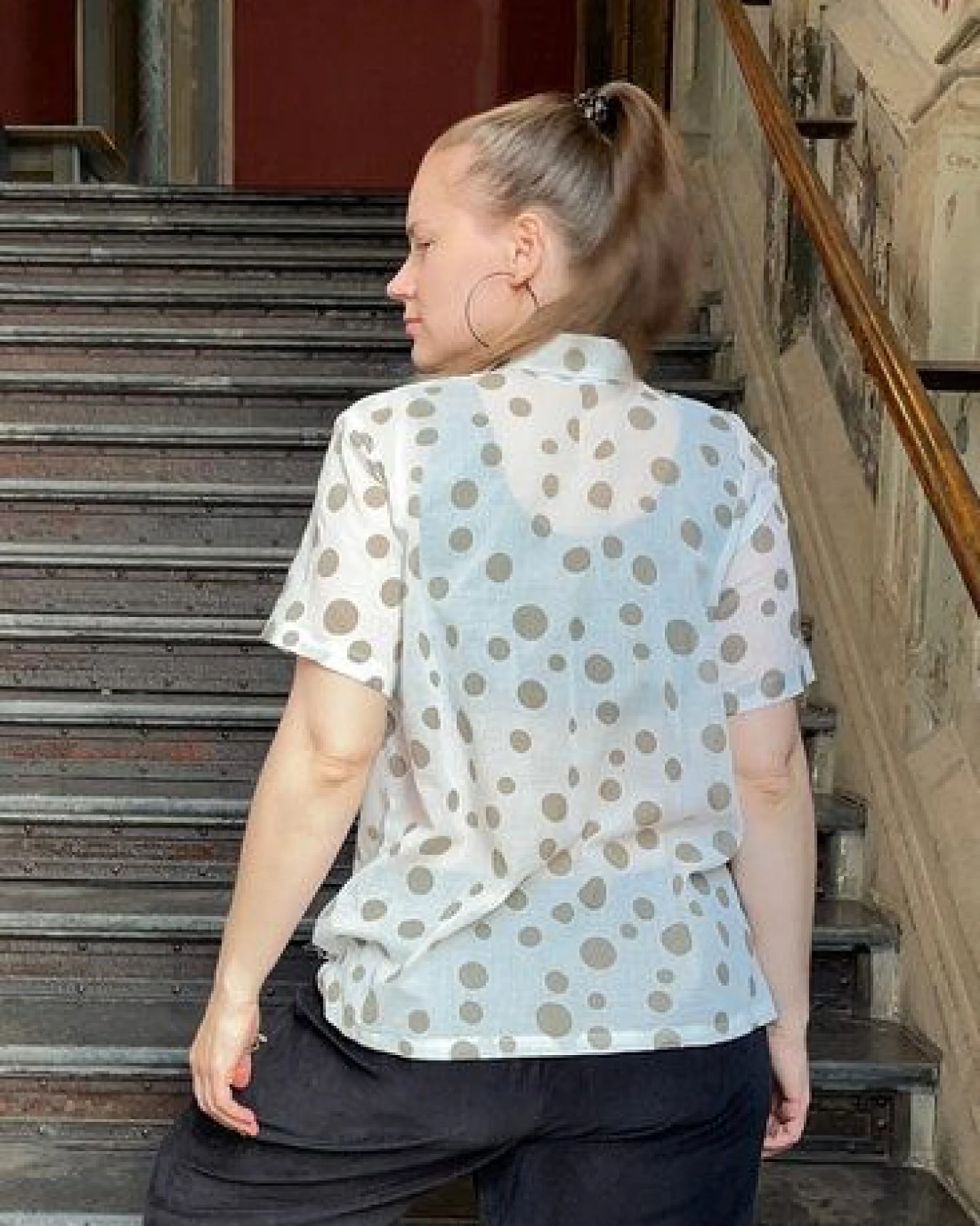 Golden Circle Clothing Kurzärmlige Bluse aus Baumwoll-Voile – Ansicht 2