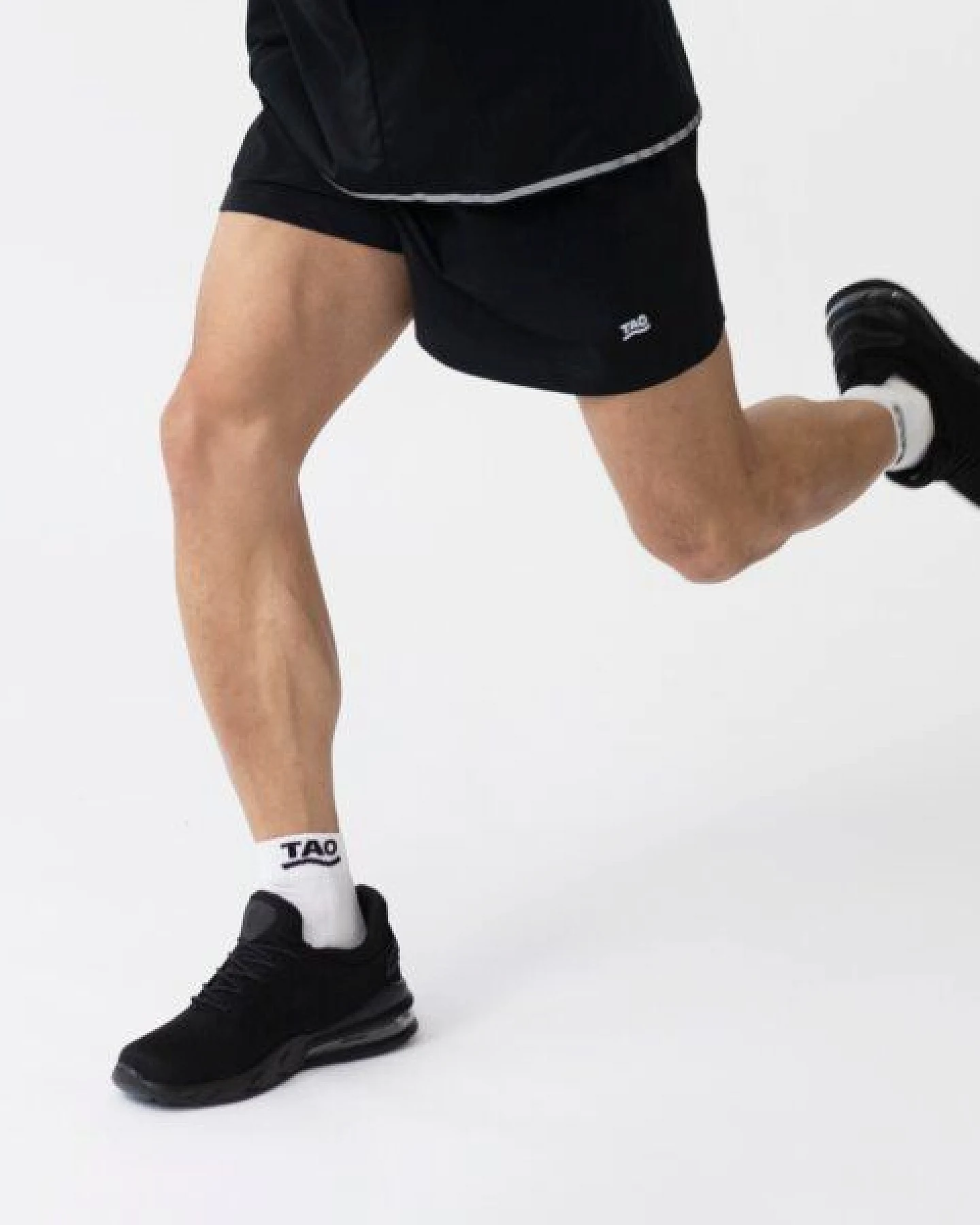 TAO Sportswear Lockere Herren Laufshort BENE mit UV-Schutz und Gesäßtasche – Ansicht 3