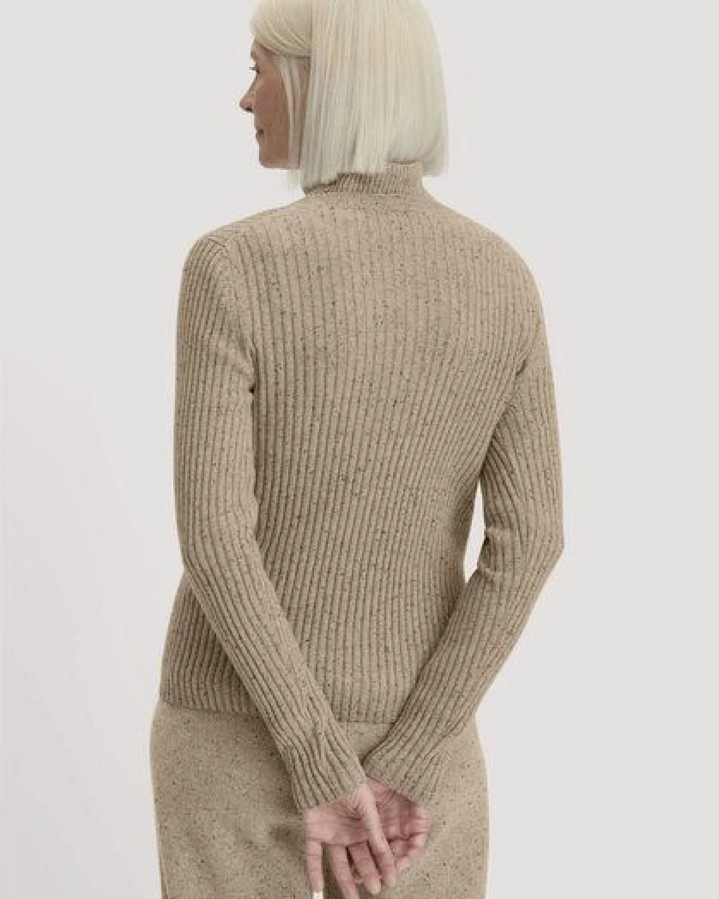 hessnatur Strickjacke Slim aus Bio-Baumwolle und recycelter Wolle – Ansicht 2