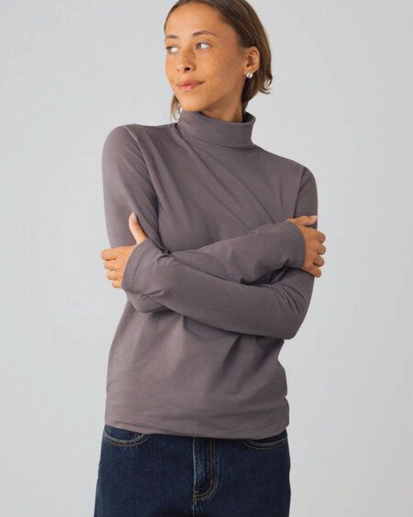 Honest Basics Damen Jersey-Rollkragenshirt aus Bio- und recycelter Baumwolle – Ansicht 2