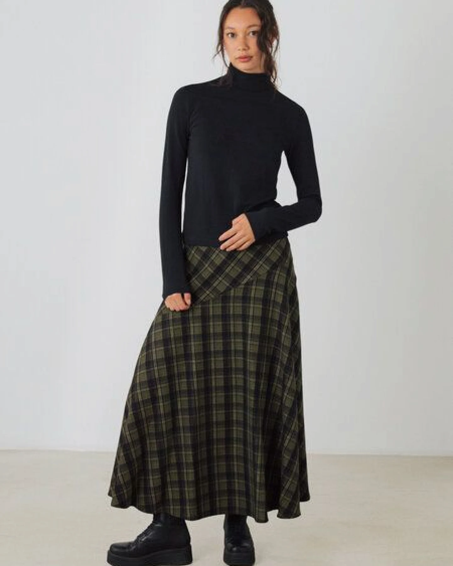 Honest Basics Damen Jersey-Rollkragenshirt aus Bio- und recycelter Baumwolle – Ansicht 2