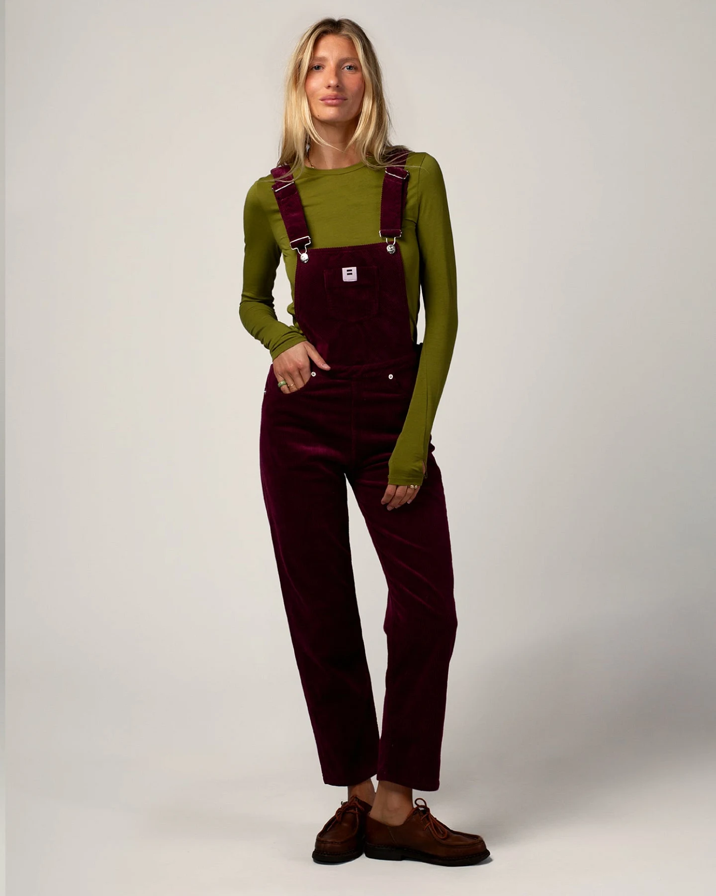 Côtelé Damen vegan Latzhose Aus Cord Mom Pflaume – Ansicht 2