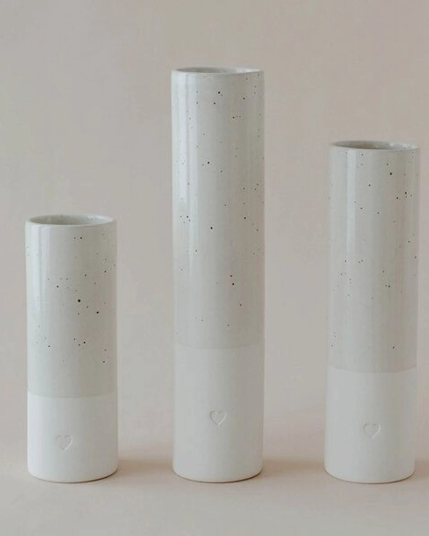 Eulenschnitt Vase mit Prägung aus Steingut – Ansicht 2