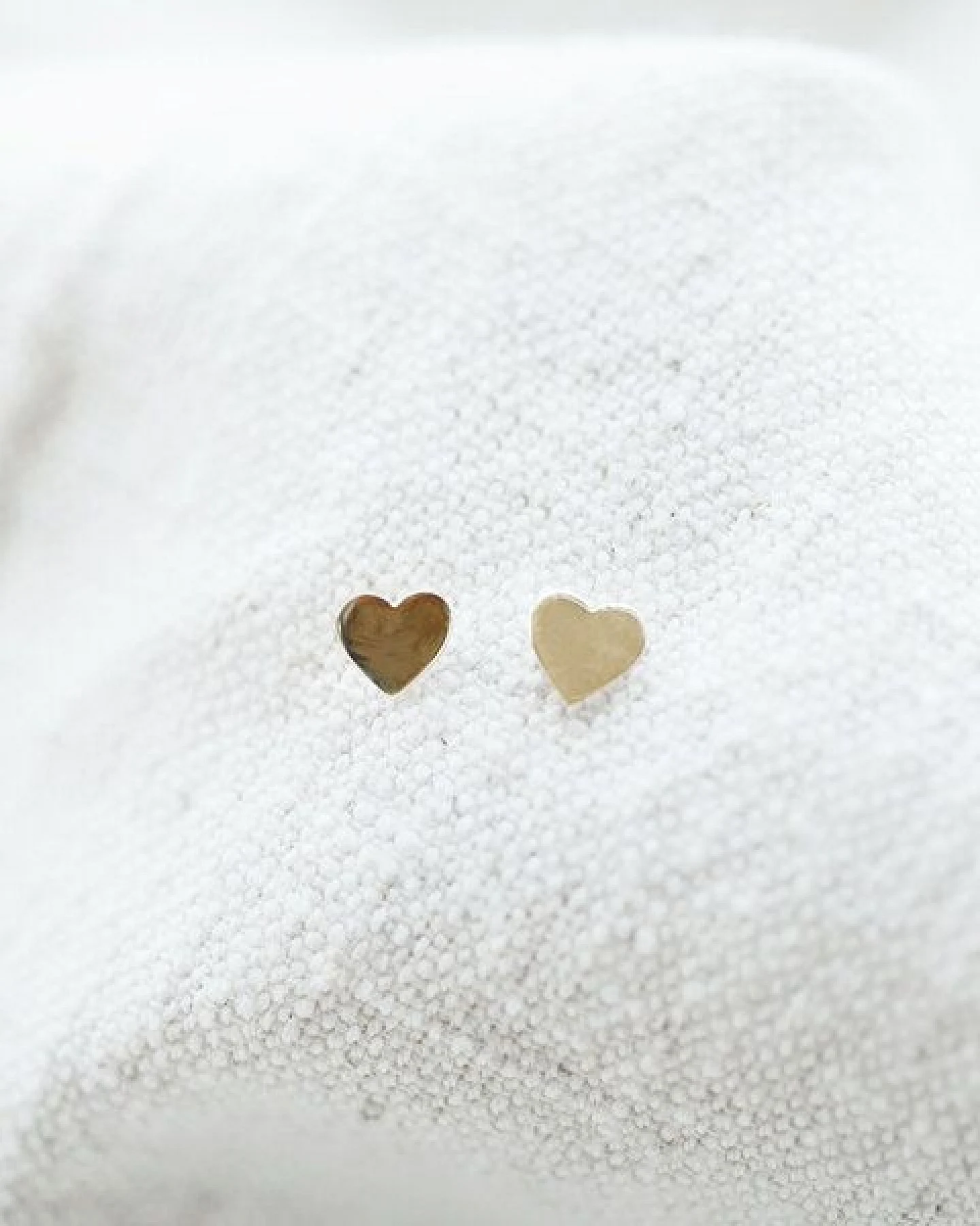 pikfine mini Ohrstecker "tiny heart" / silber oder vergoldet – Ansicht 2