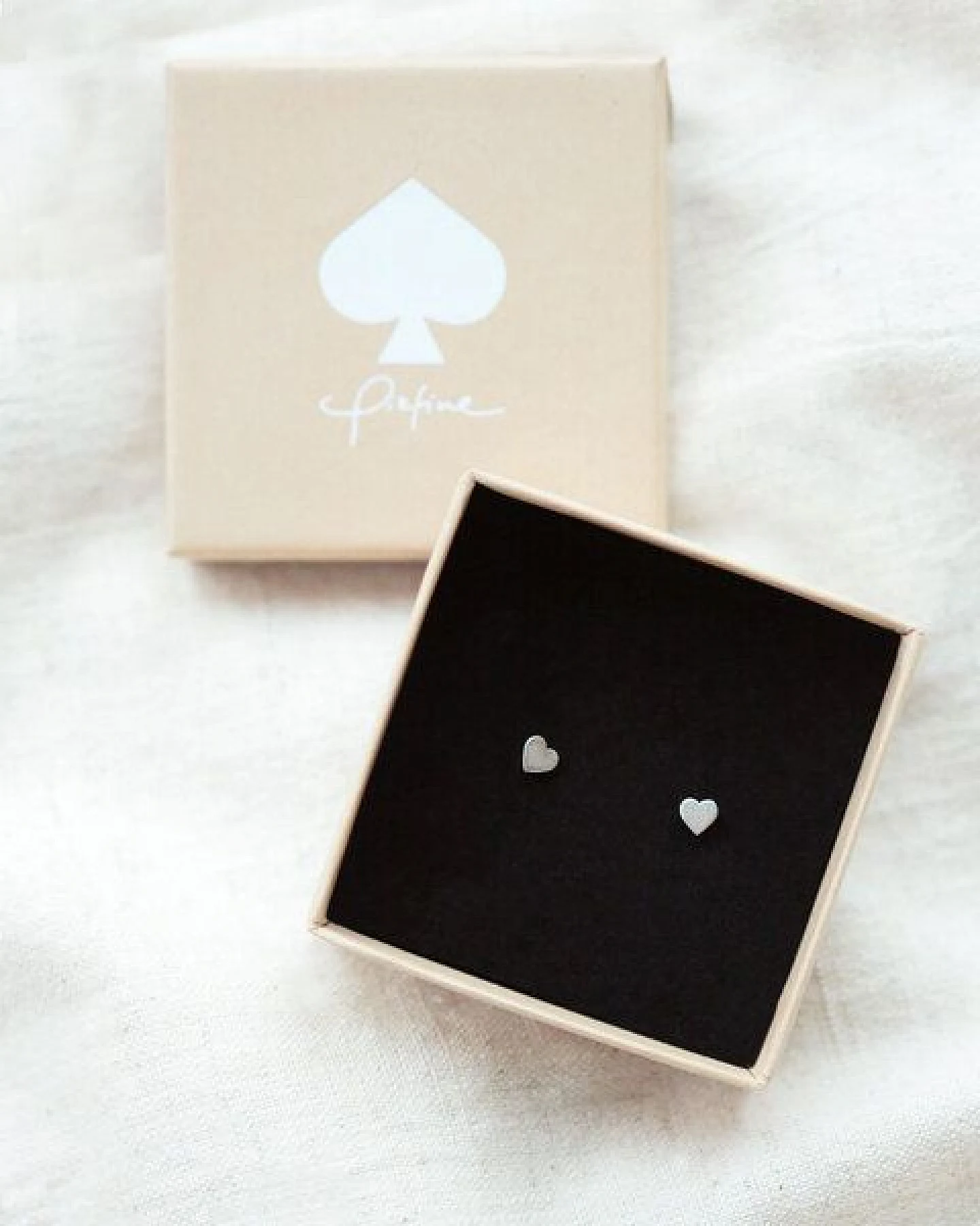pikfine mini Ohrstecker "tiny heart" / silber oder vergoldet – Ansicht 3