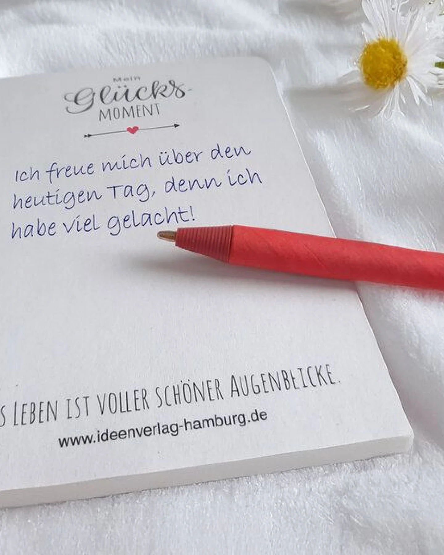 Ideenverlag Hamburg Gedankenglas® Glücksmomente-Set mit Holzdeckel, Notizblock, Stift & Buch – Ansicht 3