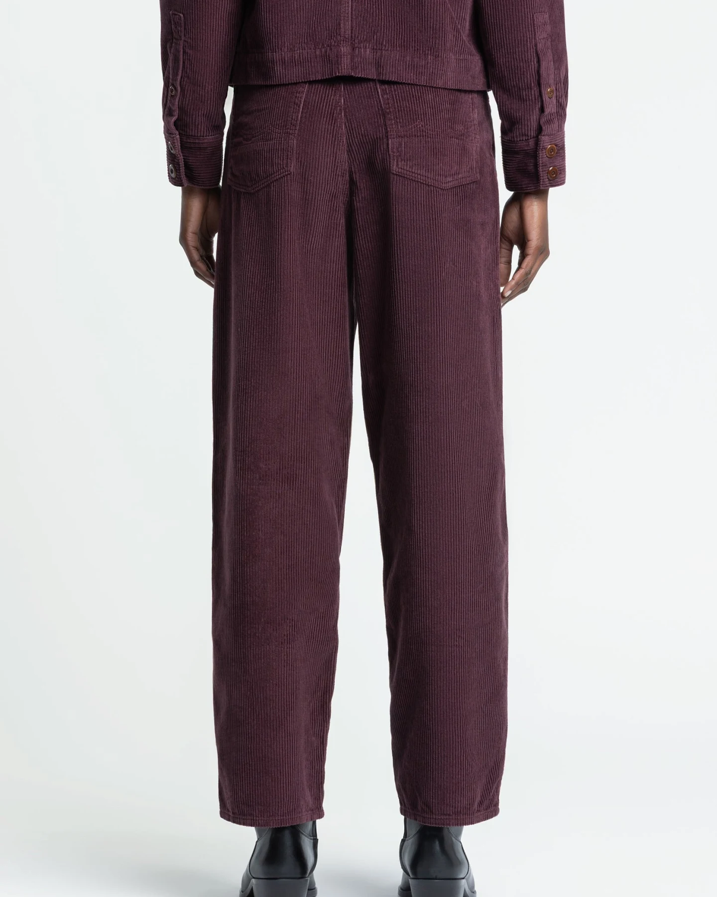 Kings of Indigo Damen vegan Hose Leila Cord Fudge Braun – Ansicht 2