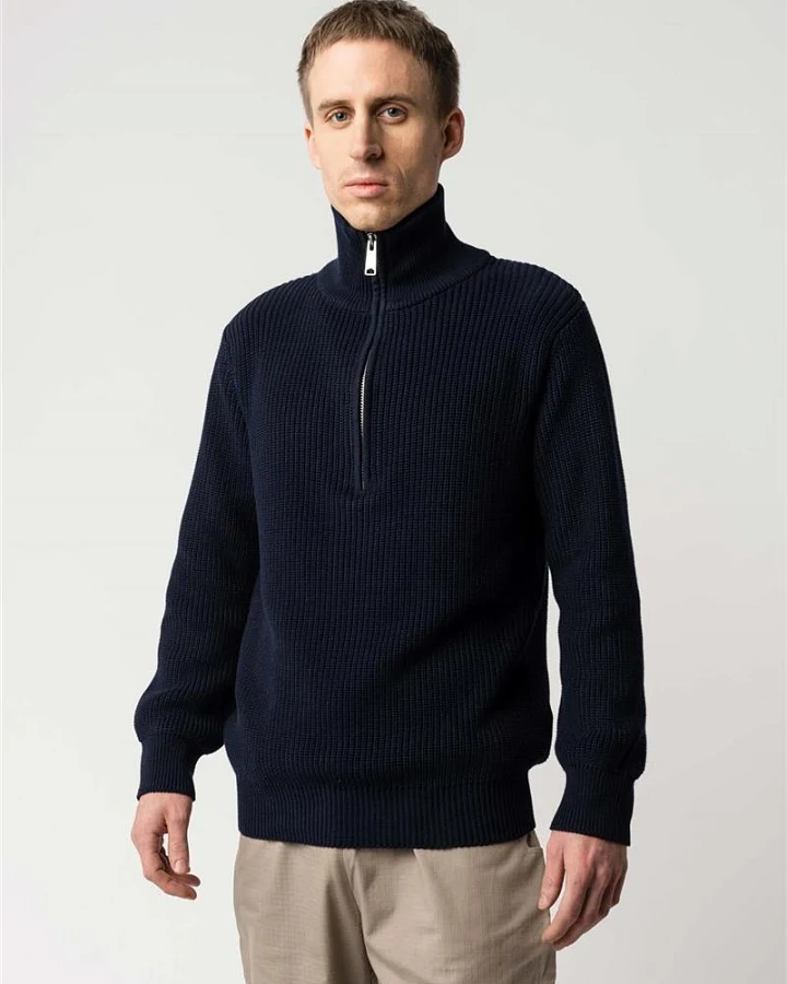 Rollkragen-Pullover Modell: Udai GOTS