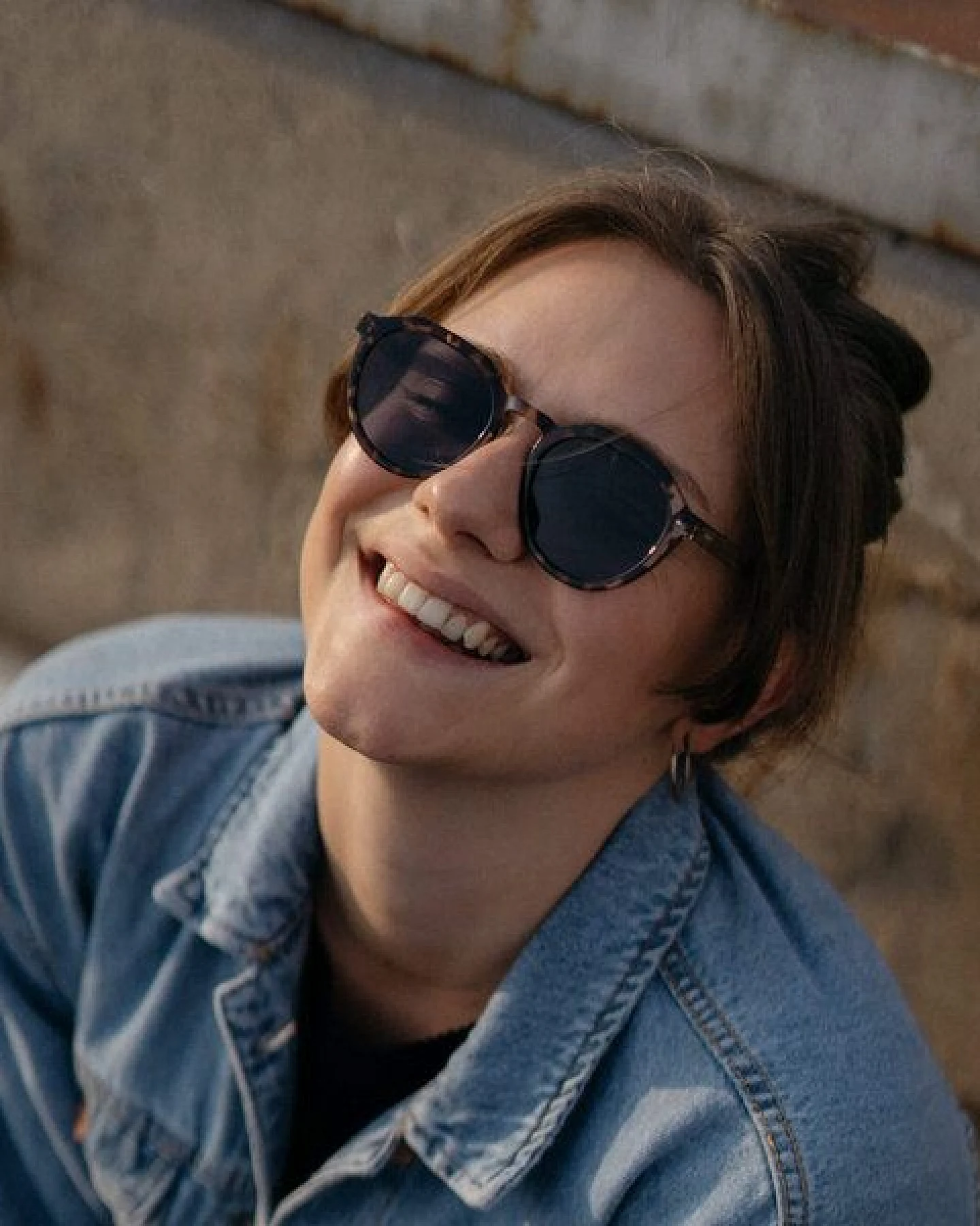 TAKE A SHOT Holz Sonnenbrille für Damen Klein und Schmal im modernen Panto Design – Ansicht 4