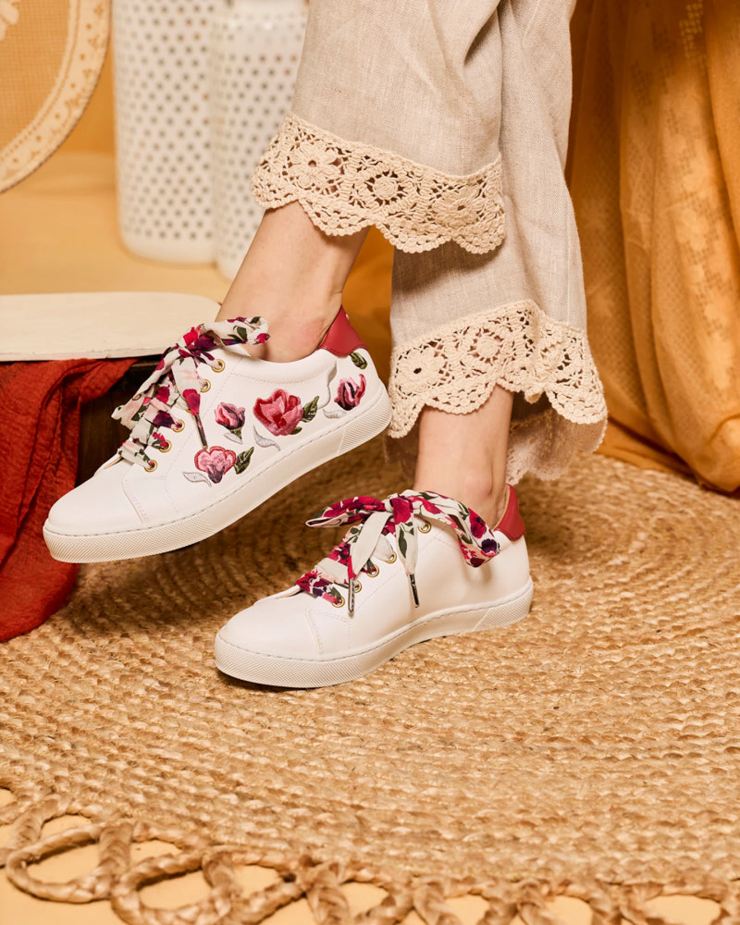 Minuit Sur Terre Damen vegan Sneaker Virevolte Fleurs Au Vent Weiß – Ansicht 2