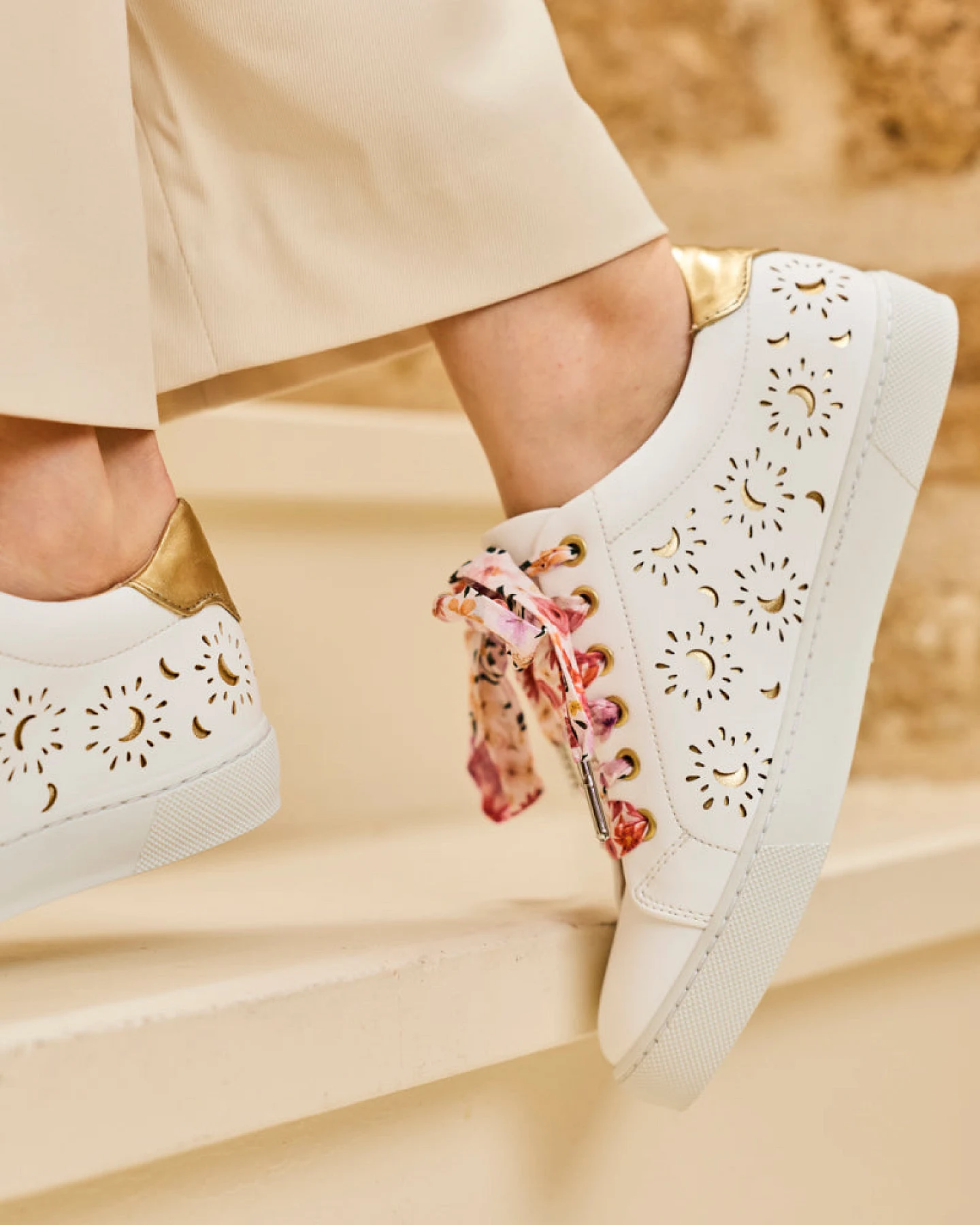 Minuit Sur Terre Damen vegan Sneaker Virevolte Lunes Creme Gold – Ansicht 2
