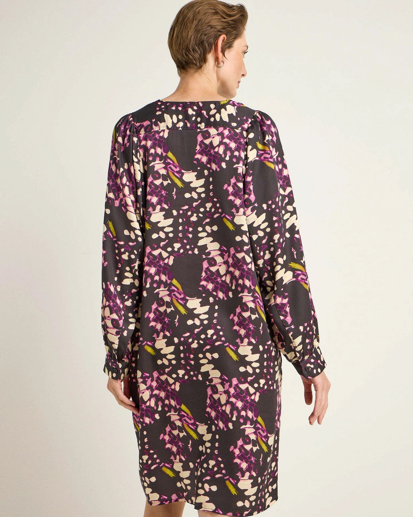Kleid mit Kräuseln – Ansicht 5