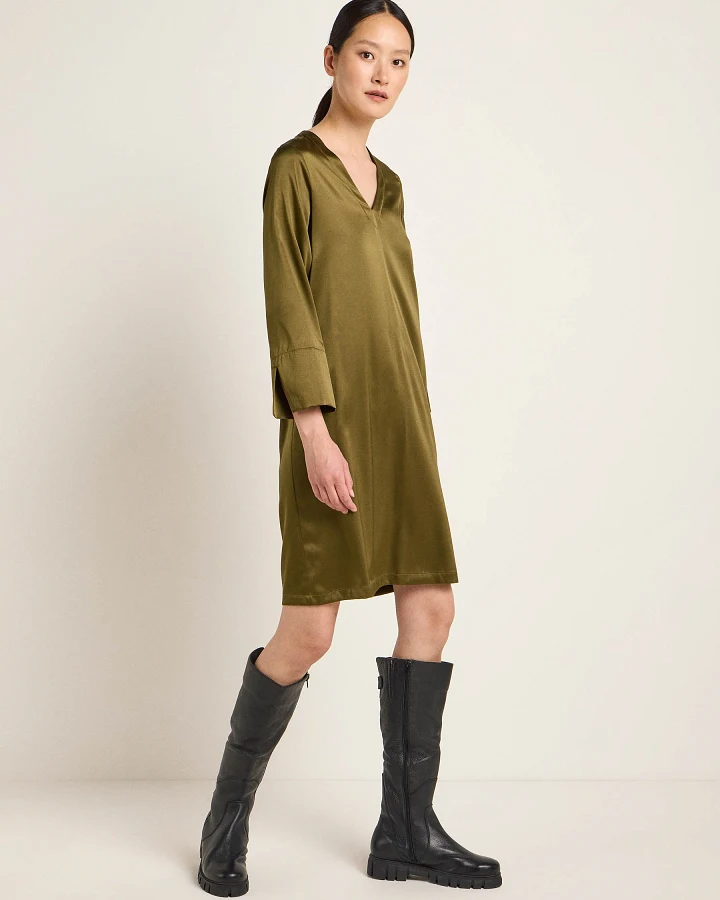 Seidenkleid mit Schlitzen
