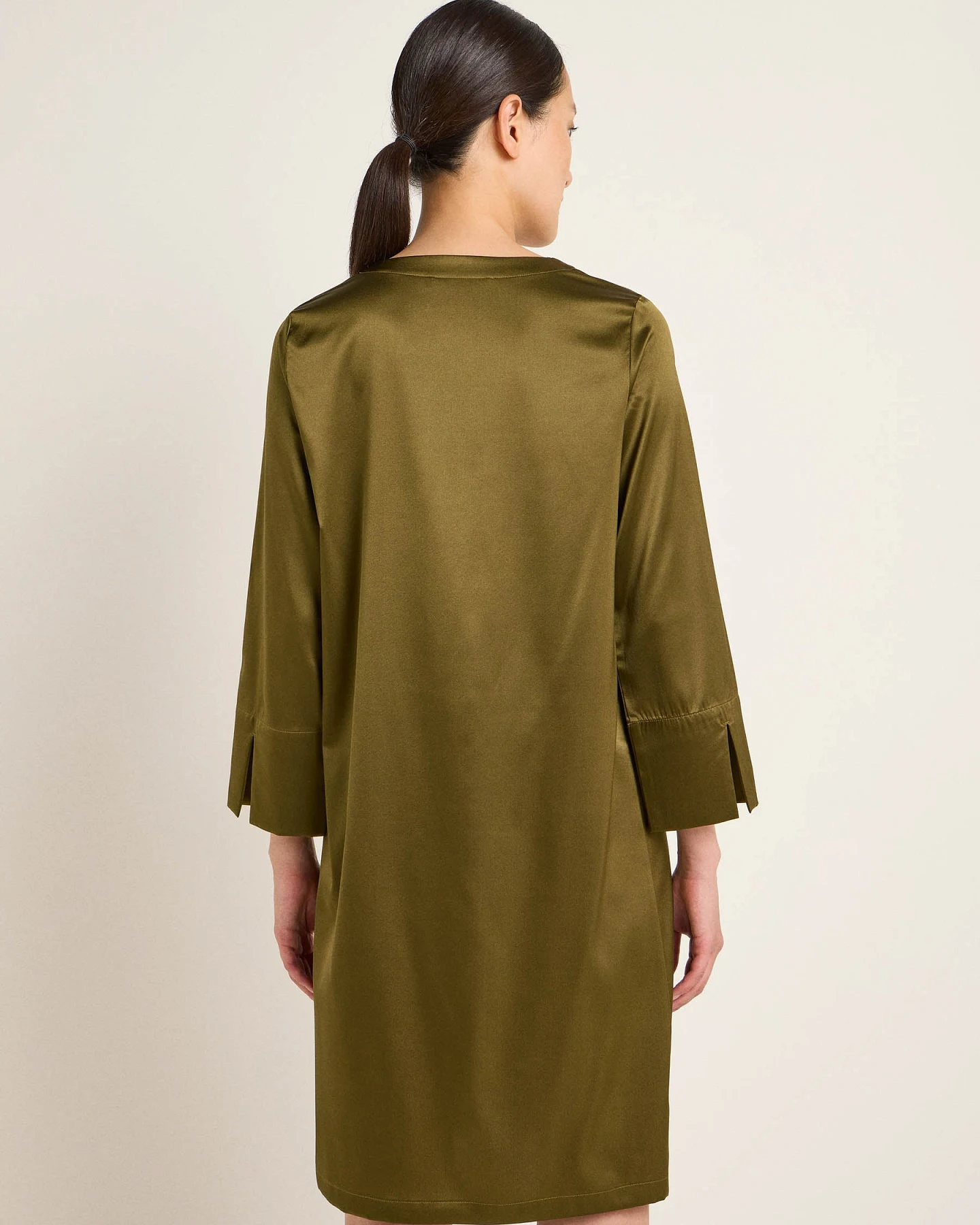 Seidenkleid mit Schlitzen – Ansicht 5