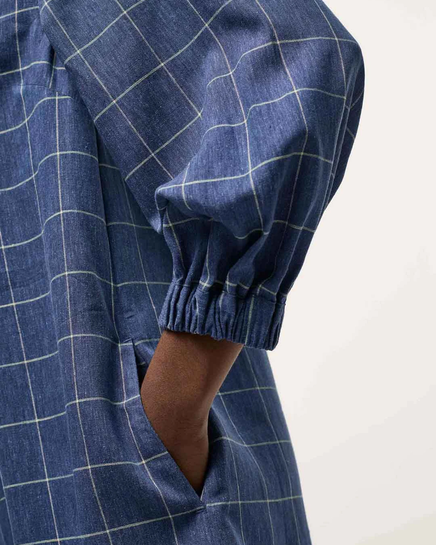 Karo-Kleid mit V-Ausschnitt – Ansicht 3