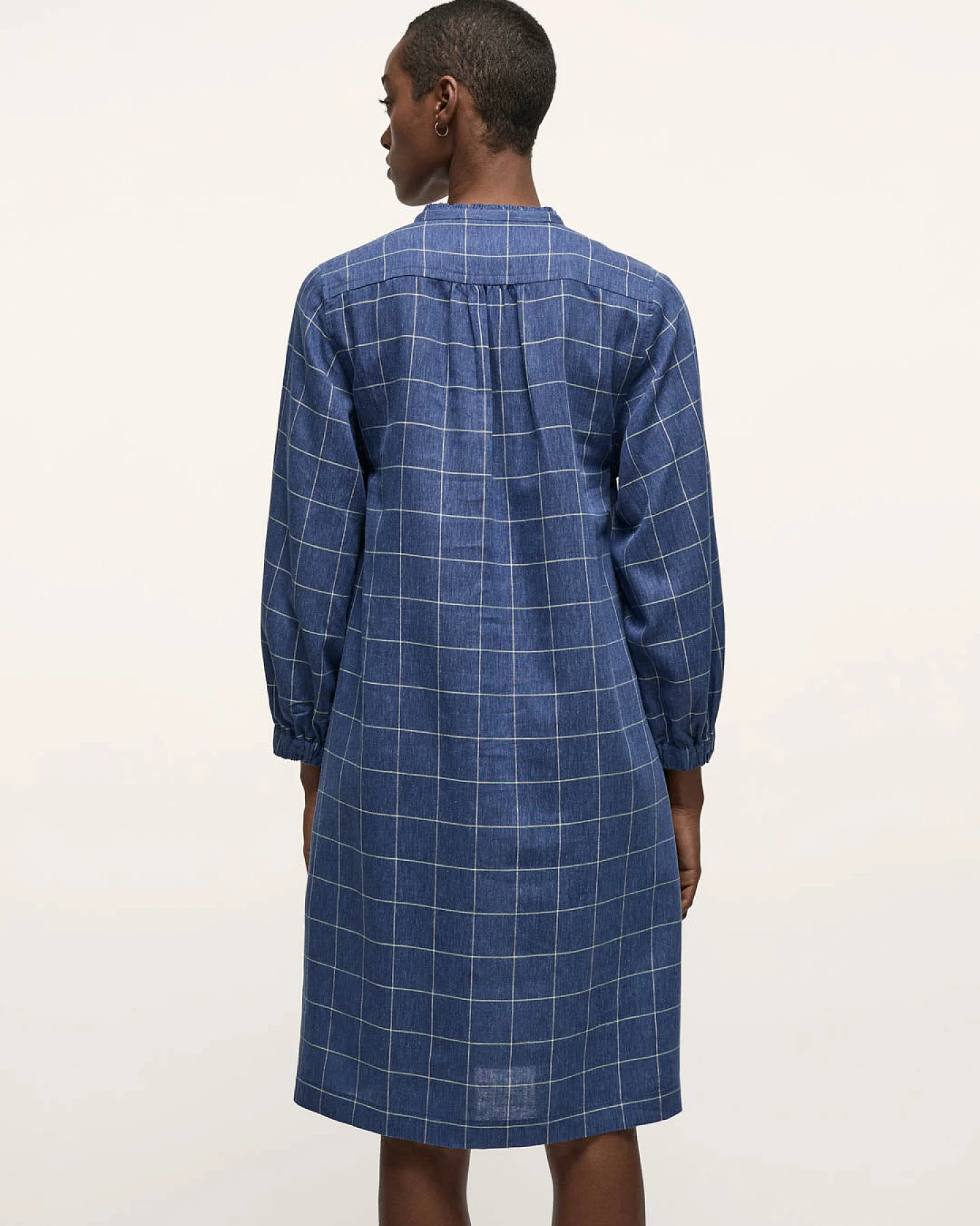 Karo-Kleid mit V-Ausschnitt – Ansicht 4