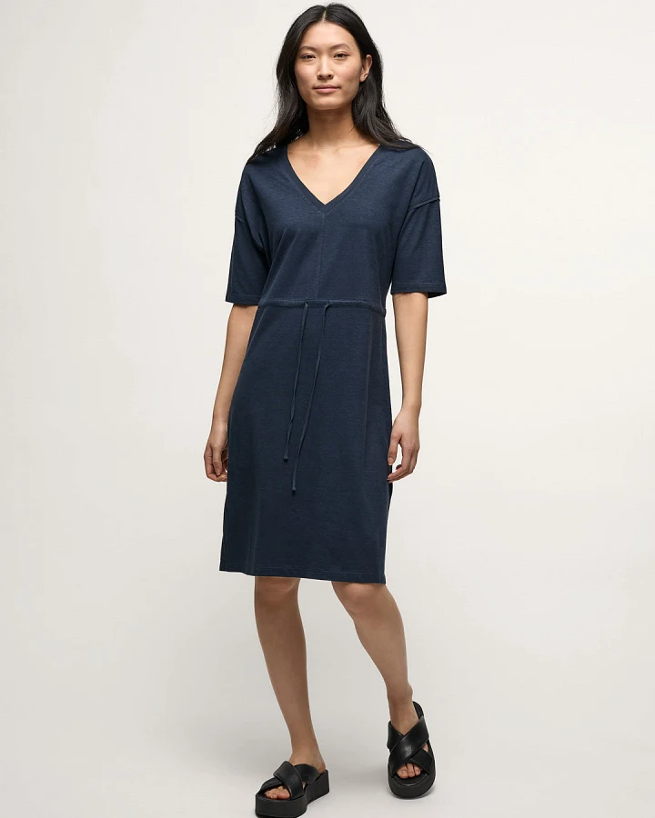 Kleid mit V-Ausschnitt und Seidendetails (OCS)