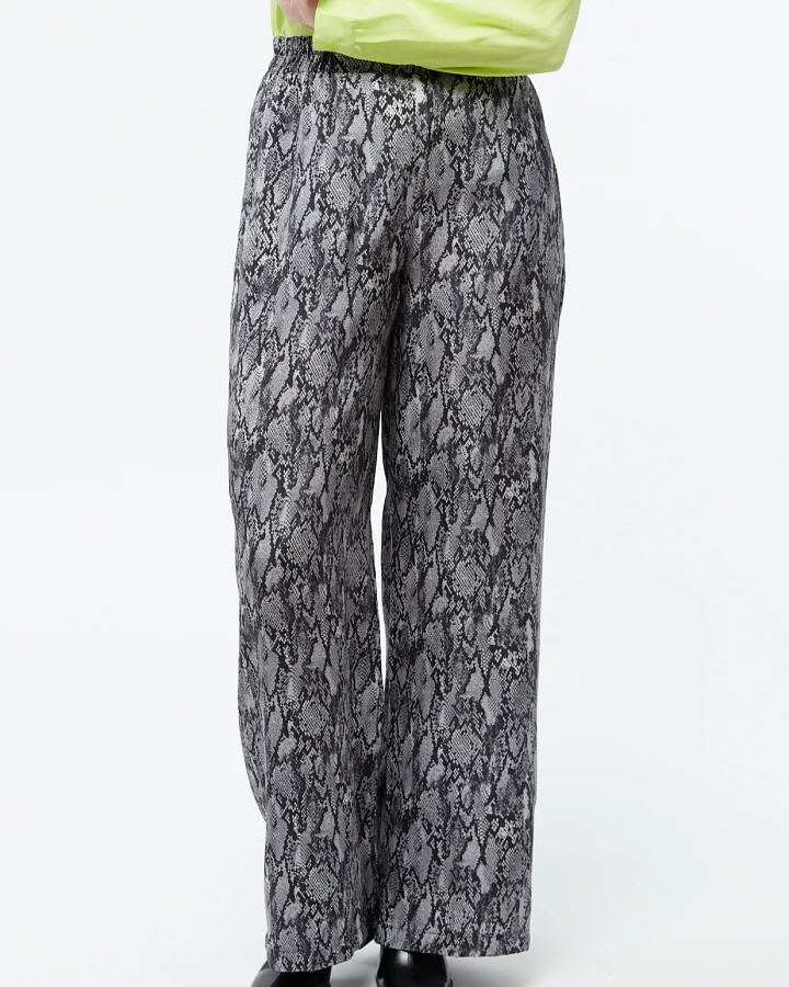 Givn Damen vegan Hose Mit Weitem Bein Von Gbmarla Schwarz/Grau, Schlangenmuster