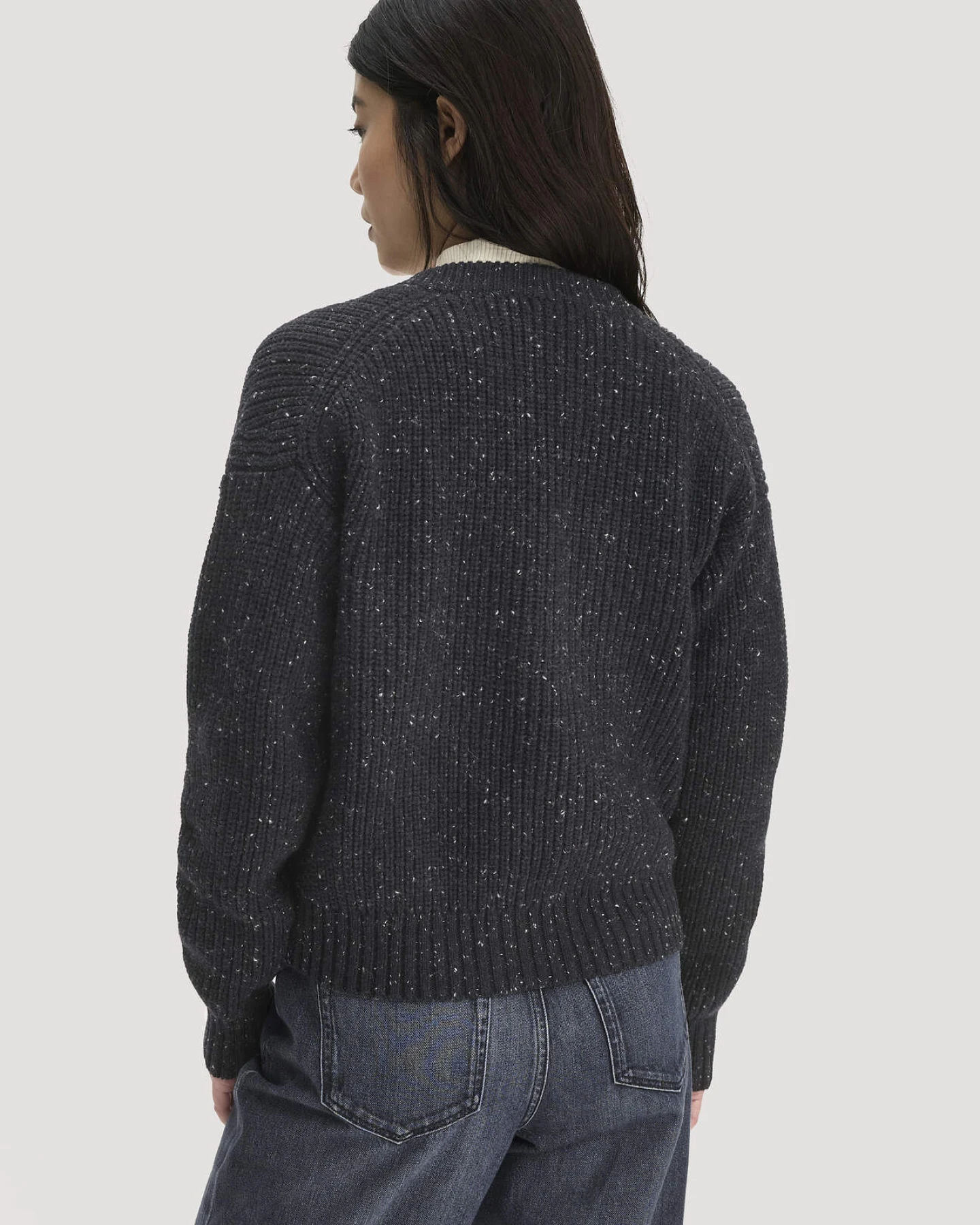 hessnatur Damen Strickjacke Relaxed aus Bio-Baumwolle mit recycelter Wolle - grau - Größe L – Ansicht 3