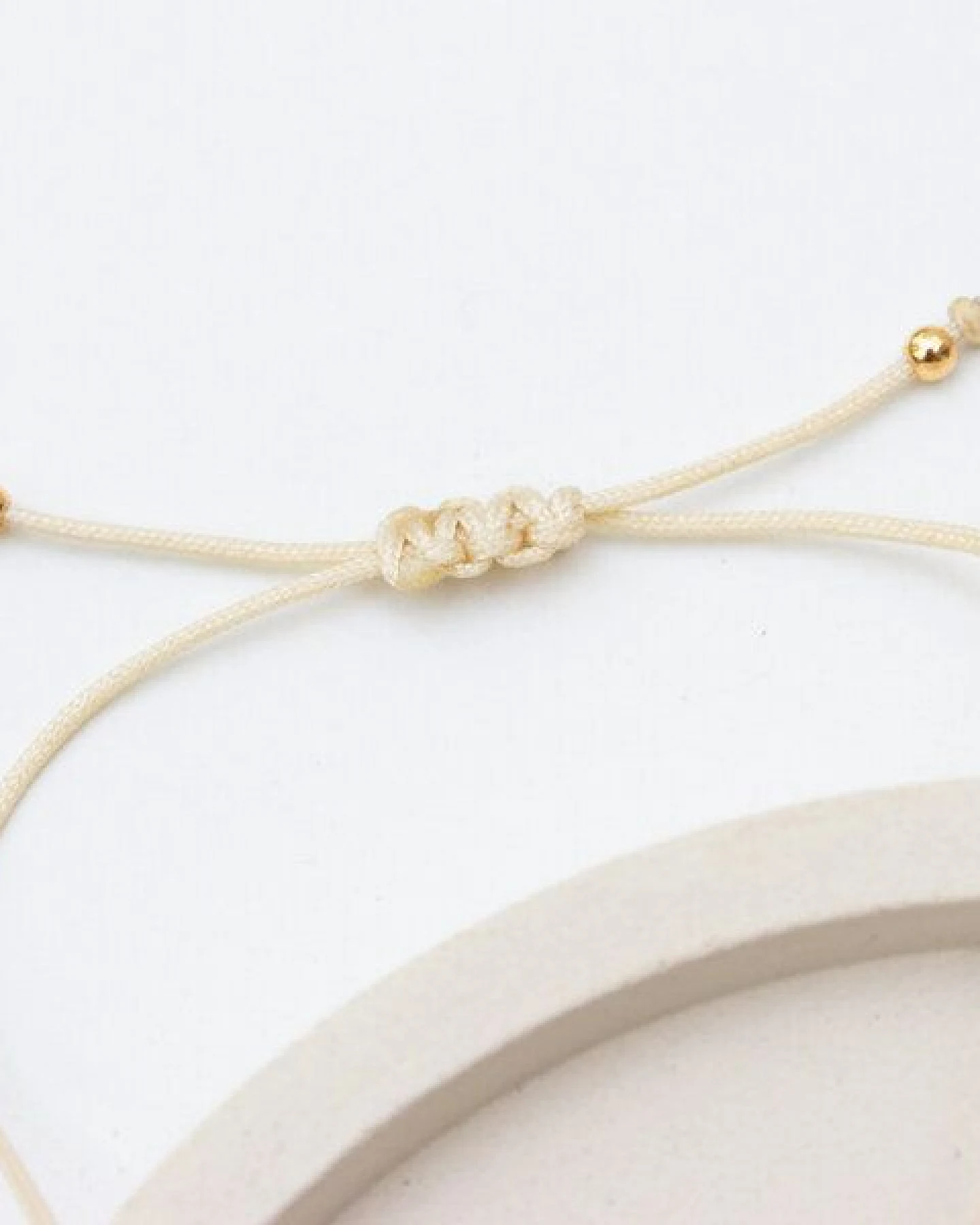 Bow & Hummingbird Schutzengel Armband „Ich schenke dir einen Schutzengel“ – Glücksbringer mit Engelsflügel, 24 Karat vergoldet – Ansicht 4