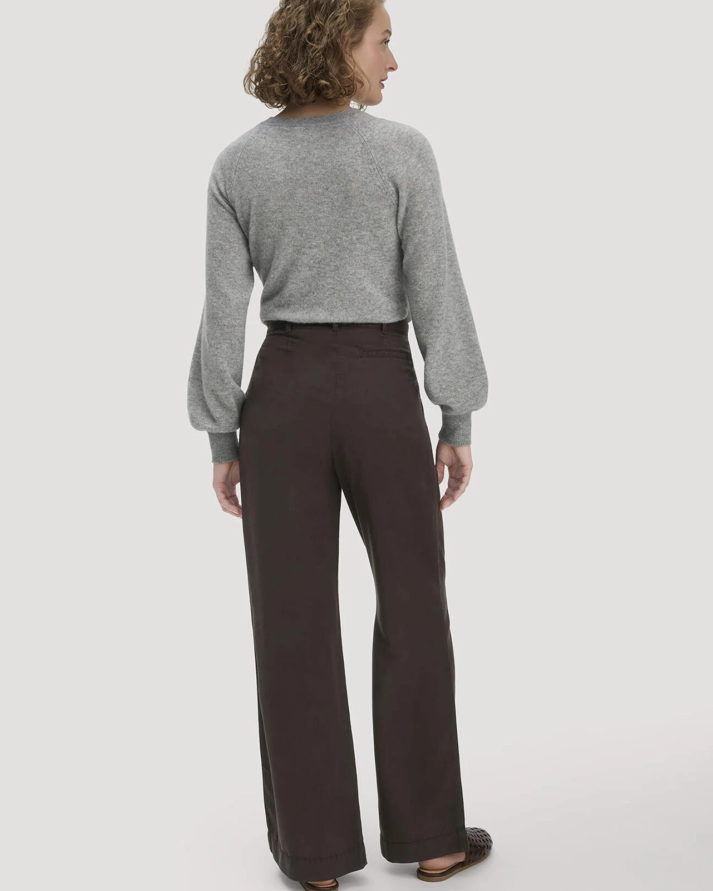 hessnatur Damen Bundfalten Hose Wide Leg aus TENCEL™ Lyocell - braun - Größe 46 – Ansicht 2