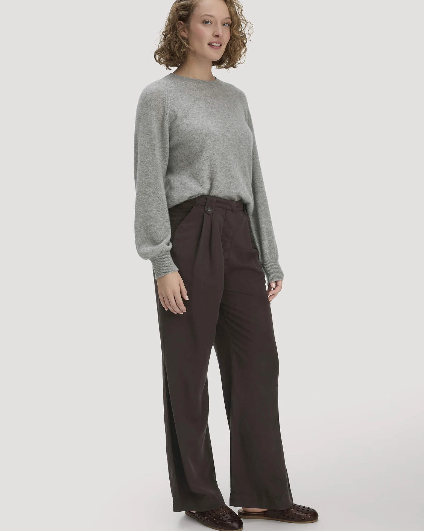 hessnatur Damen Bundfalten Hose Wide Leg aus TENCEL™ Lyocell - braun - Größe 46 – Ansicht 4