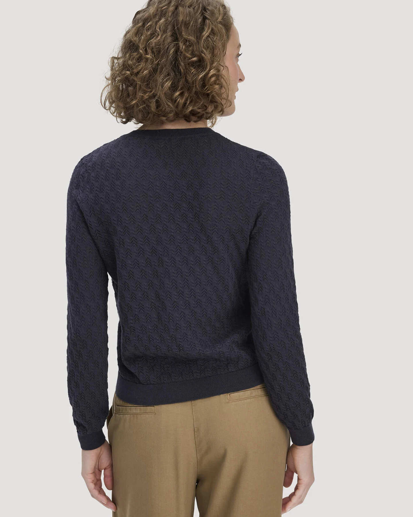 hessnatur Damen Strick Jacke Regular aus Bio-Baumwolle mit Merinowolle - blau - Größe S – Ansicht 3