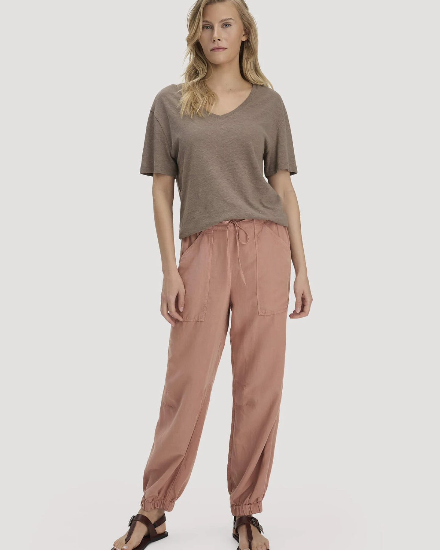 hessnatur Damen T-Shirt Oversize aus Leinen und Bio-Baumwolle - braun - Größe M – Ansicht 2