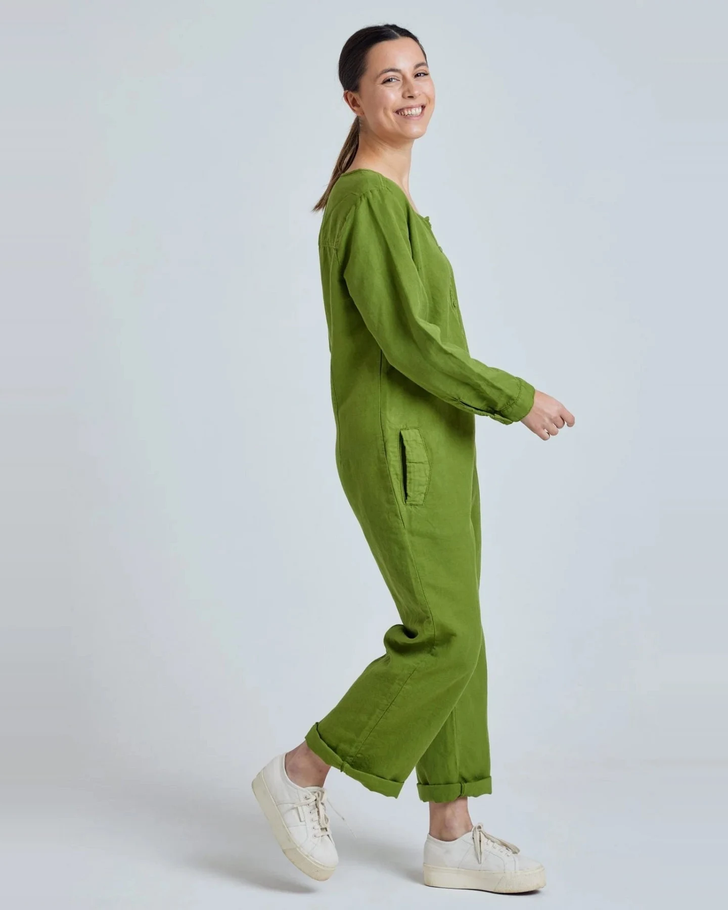 Flax and Loom Damen vegan Jumpsuit Clara Spring Green – Ansicht 2