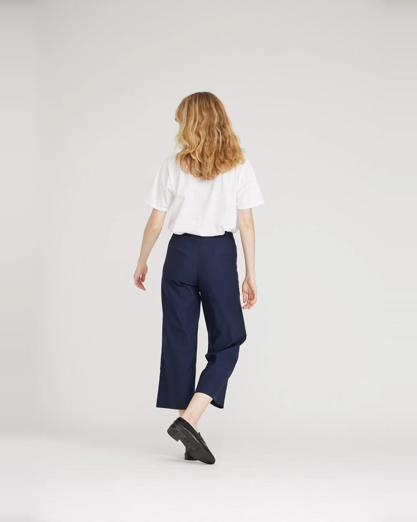 LAURIE Damen vegan Hose Crop Loose Donna Navy – Ansicht 2