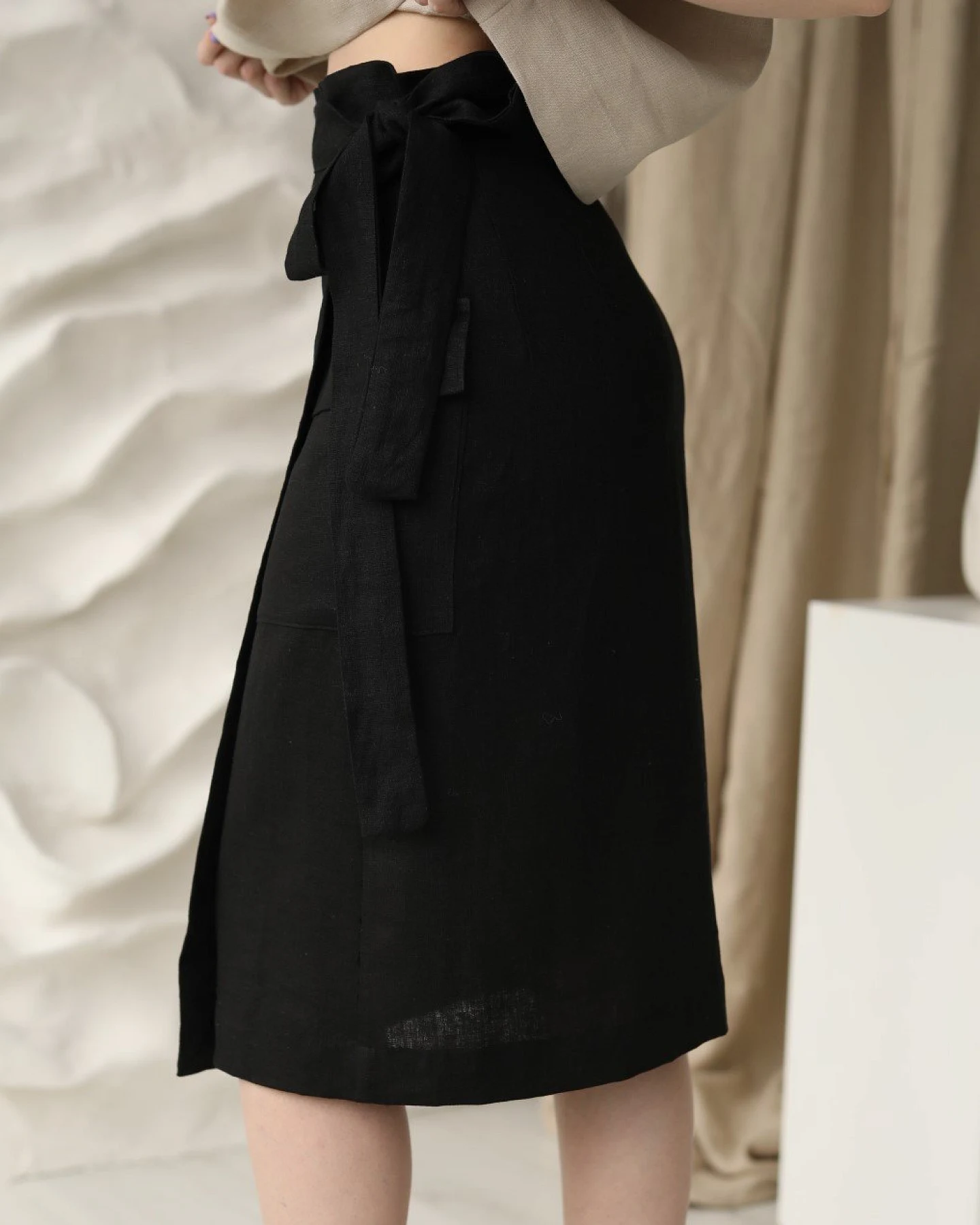 Amber Linen Damen vegan Wickelrock Vita Schwarz – Ansicht 2