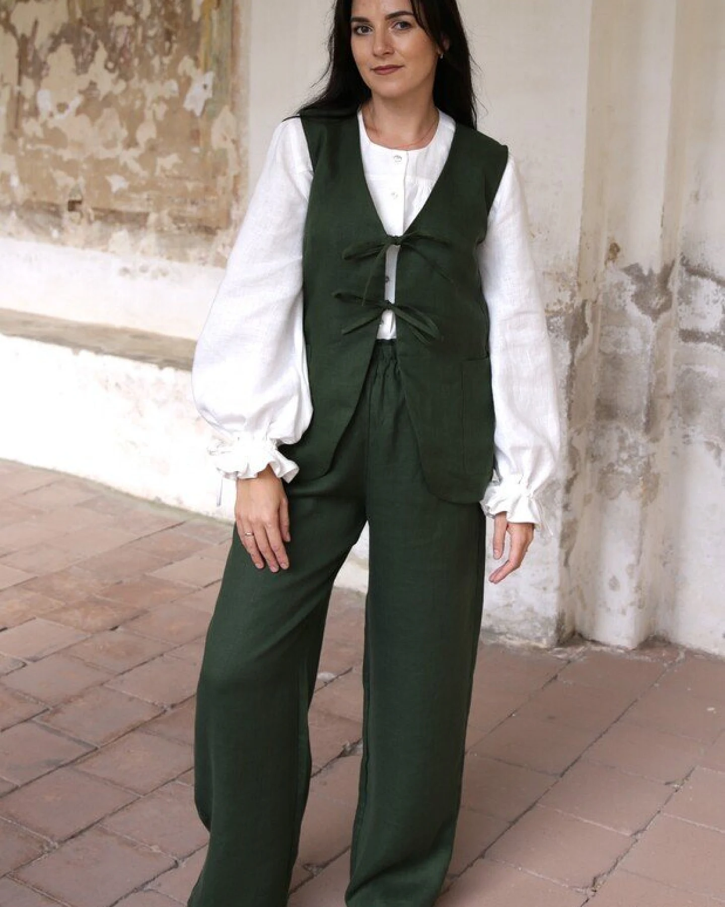 Amber Linen Damen vegan Weste Charlotte Waldgrün – Ansicht 2